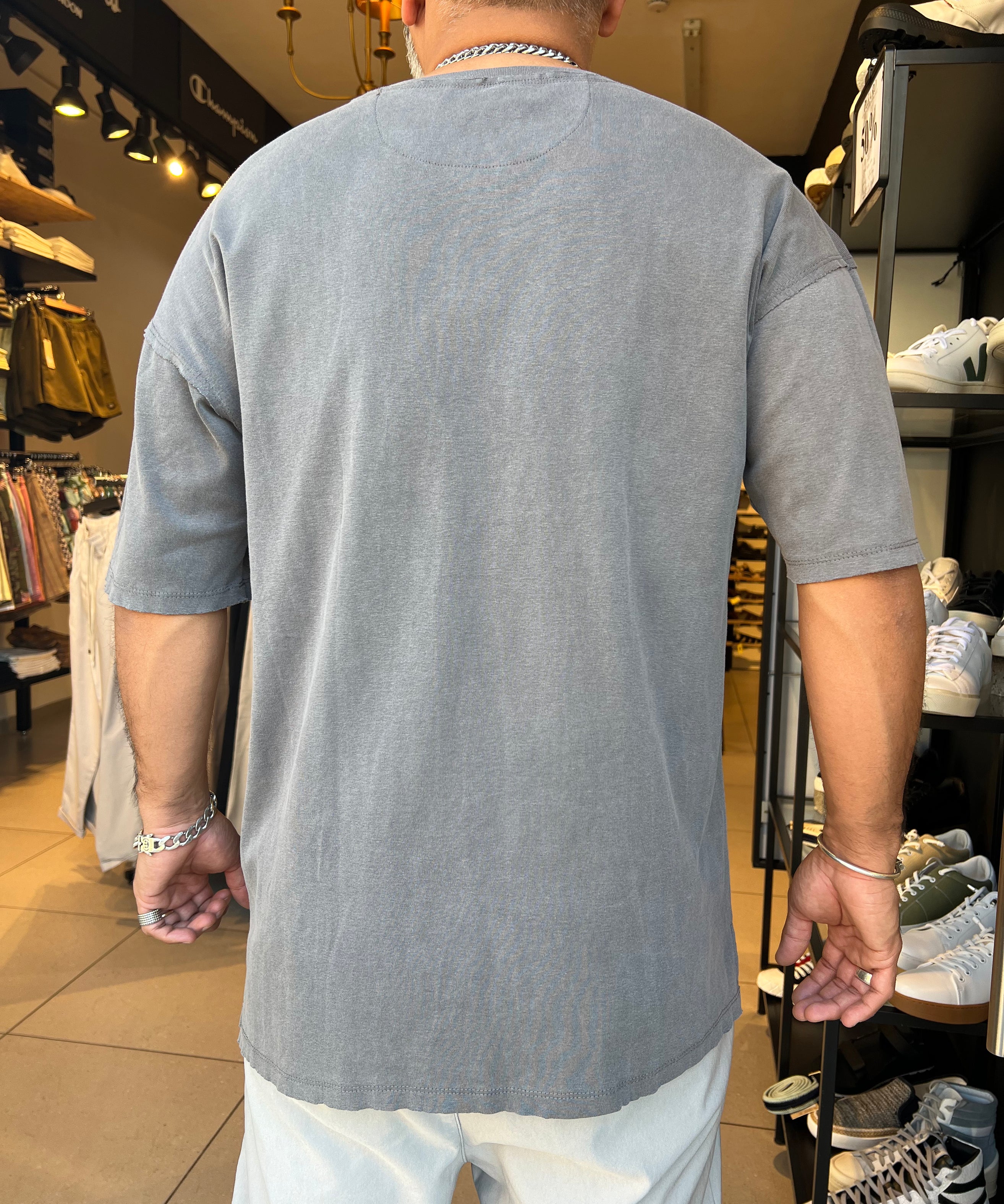 דה לוקה - חולצה אוברסייז בצבע אפור כהה 707102