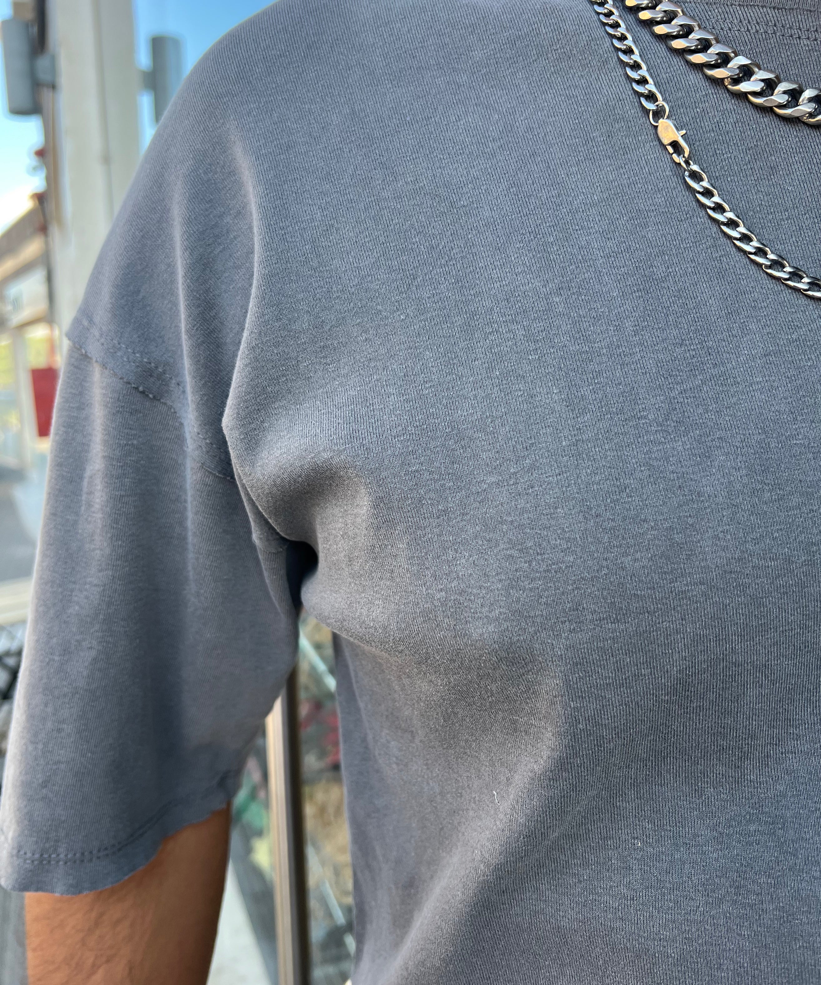 דה לוקה - חולצה אוברסייז בצבע אפור כהה 707102