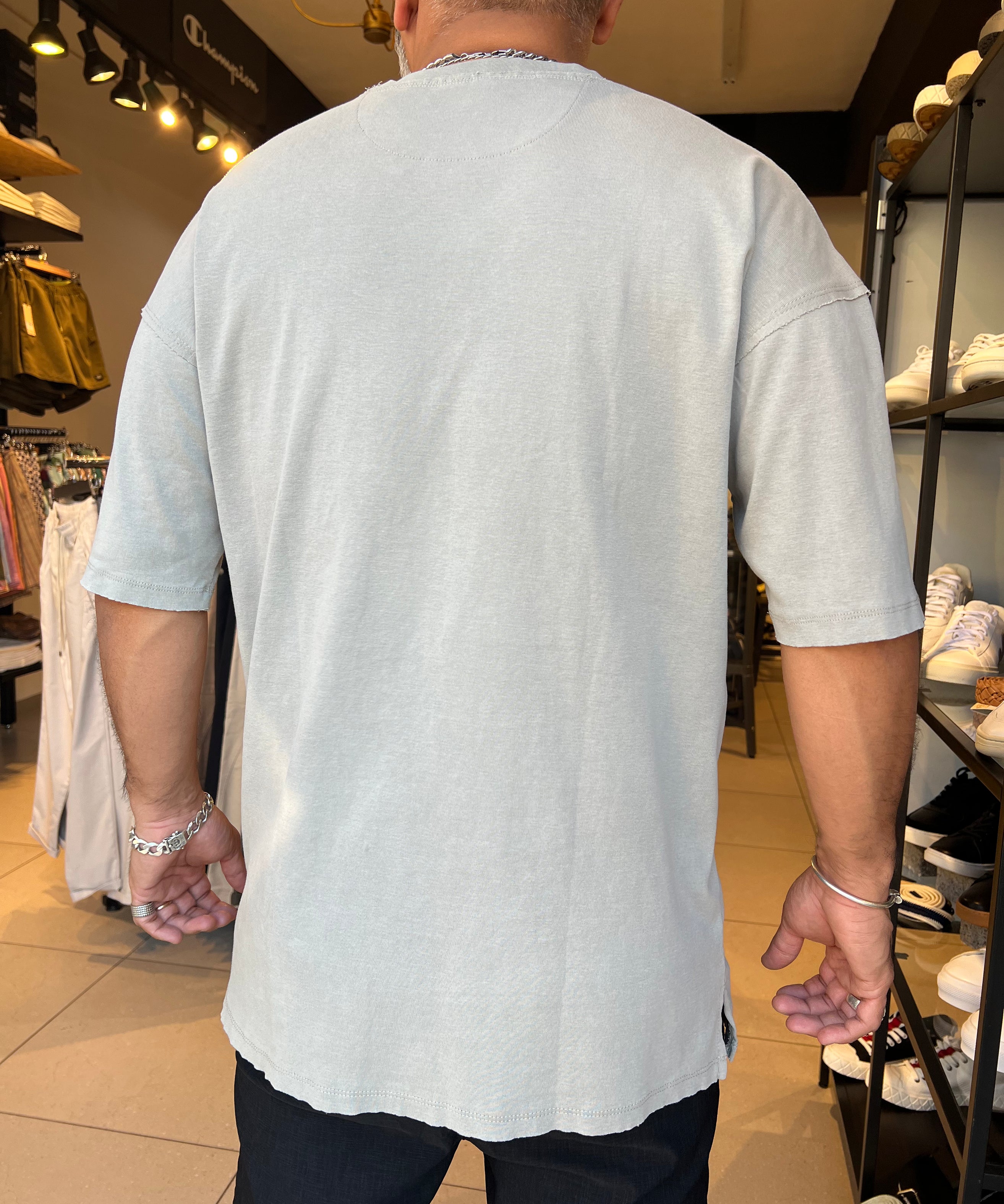 דה לוקה - חולצה אוברסייז בצבע אפור בהיר 707101