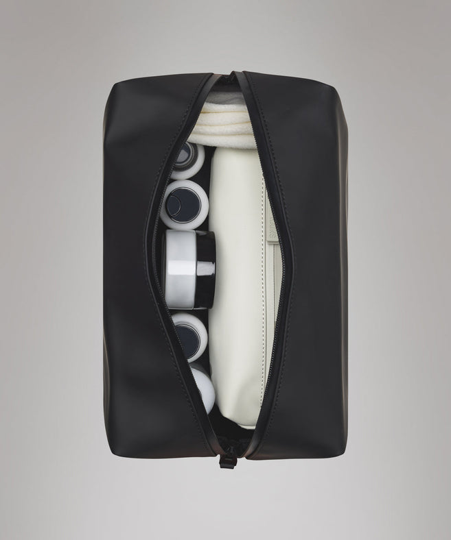 ריינס - RAINS תיק יד דמוי עור עמיד במים בשחור WASH BAG LARGE W3