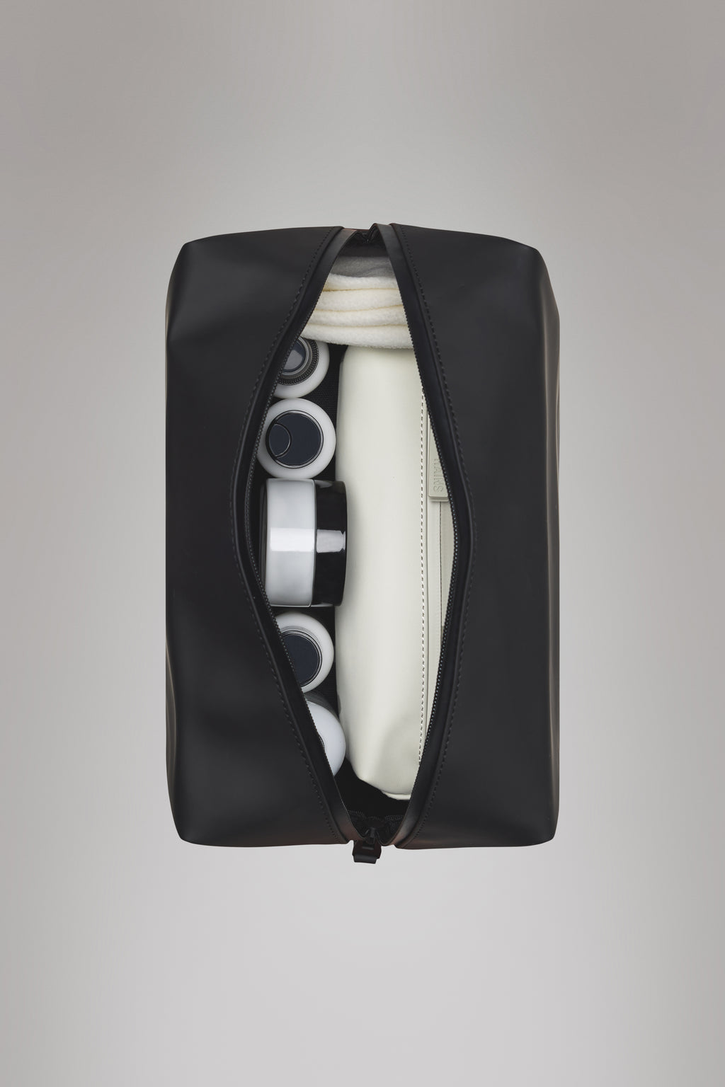 ריינס - RAINS תיק יד דמוי עור עמיד במים בשחור WASH BAG LARGE W3