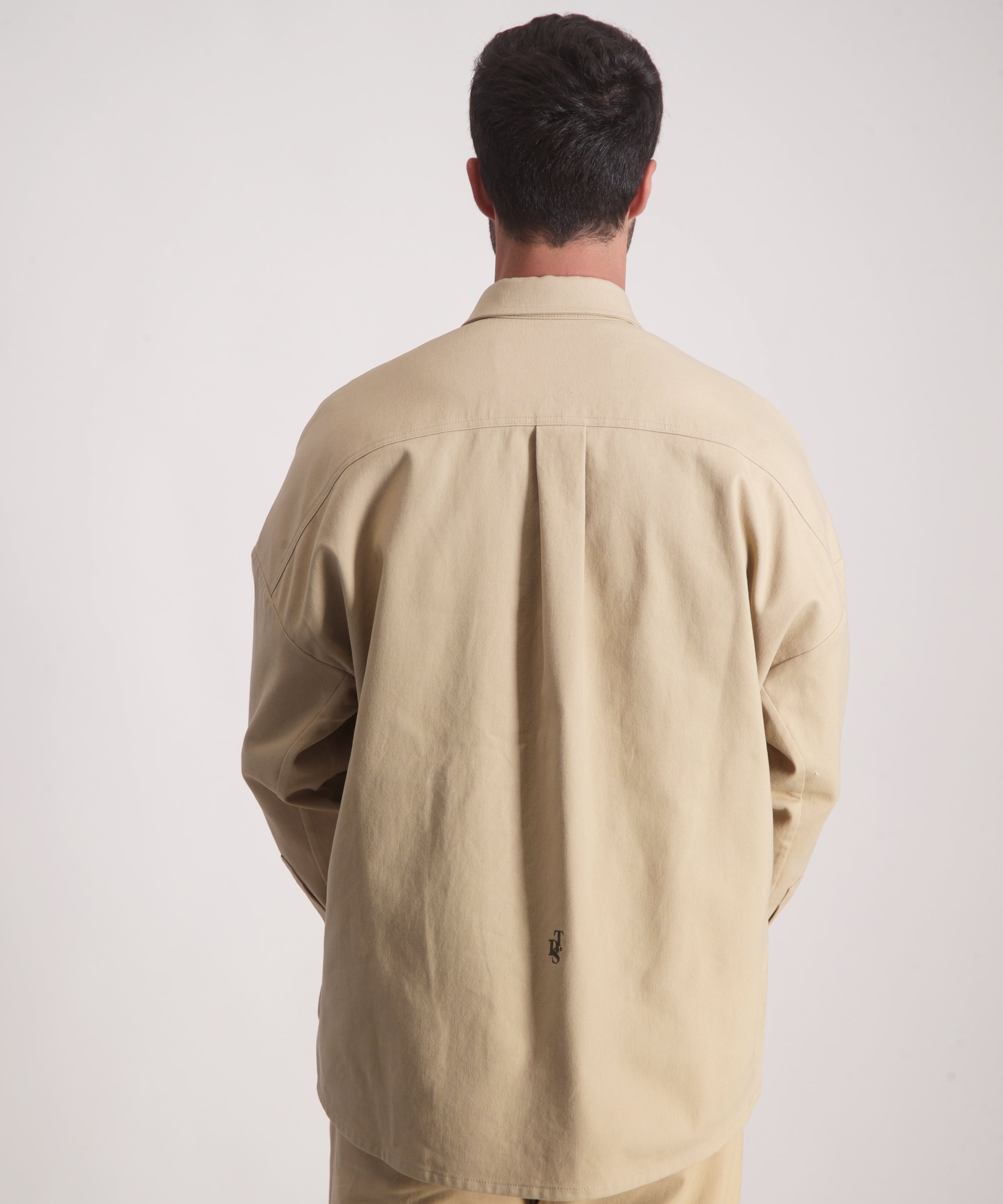 Drill Jacket בז׳ על דוגמן גב