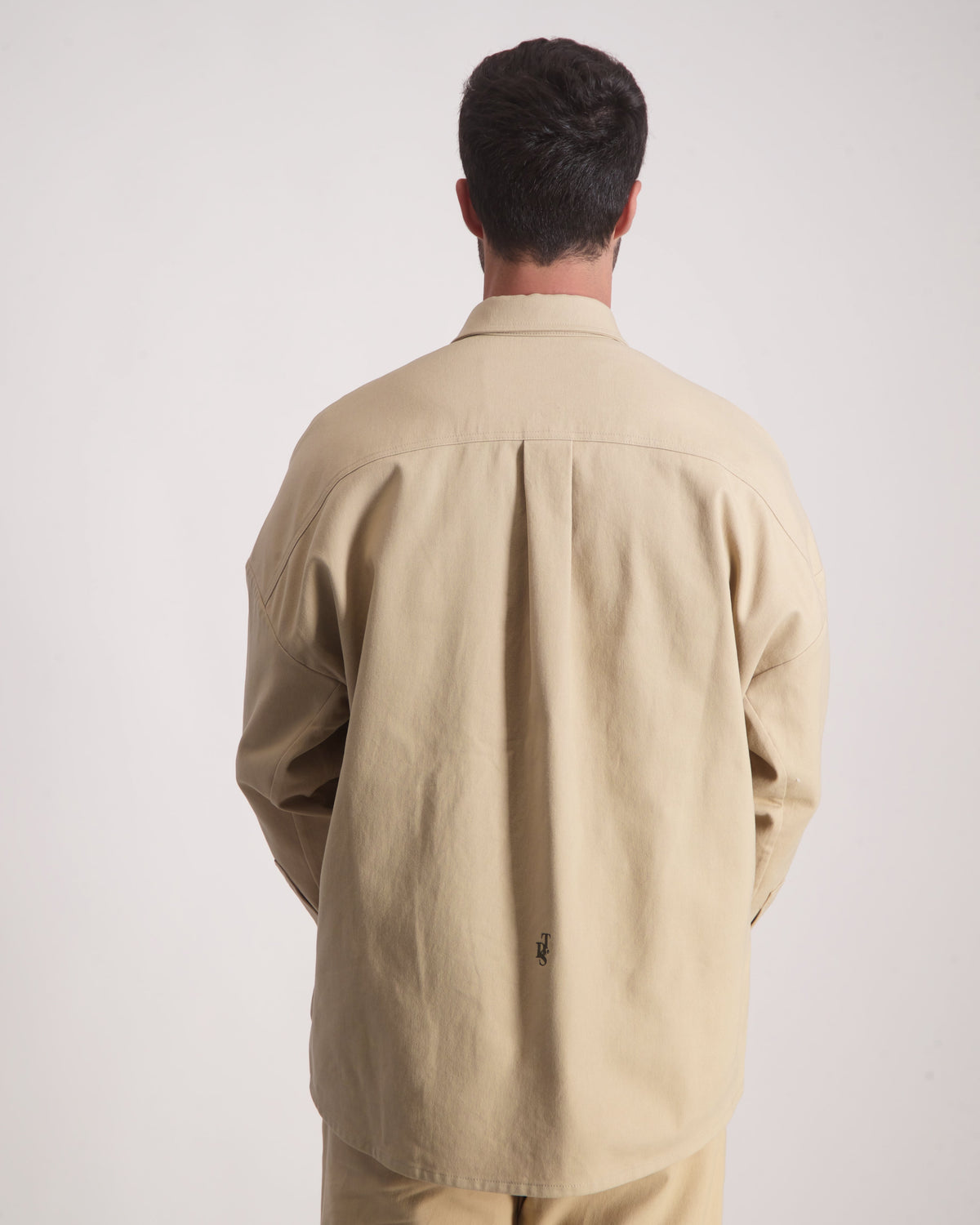 Drill Jacket בז׳ על דוגמן גב