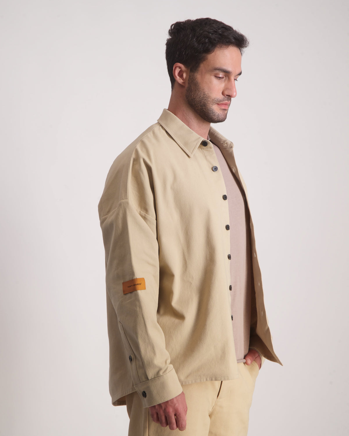 Drill Jacket בז׳ על דוגמן צד