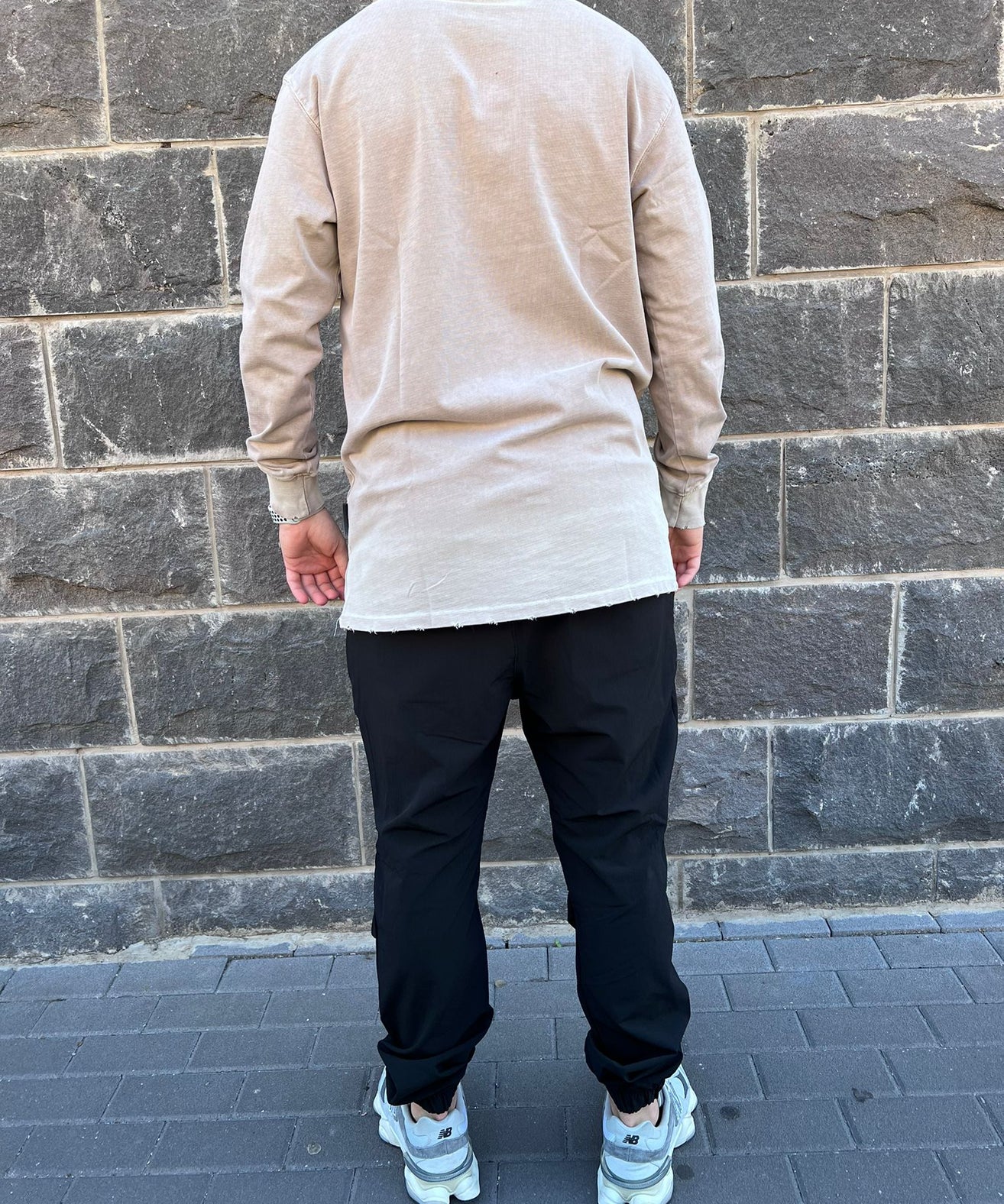 דה לוקה - טי וואש אוברסייז שרוול ארוך בצבע בז' 7100 03