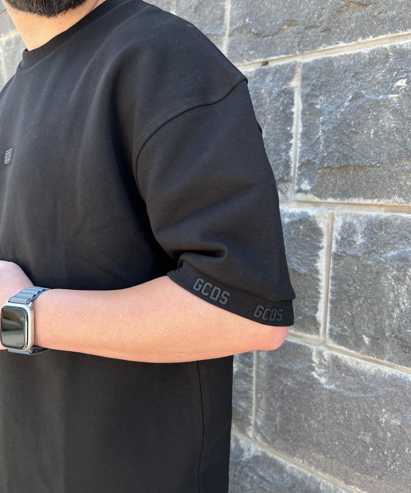 GCDS - חולצה טי אוברסייז בד מרצרייז GC252MT32-001 שחור