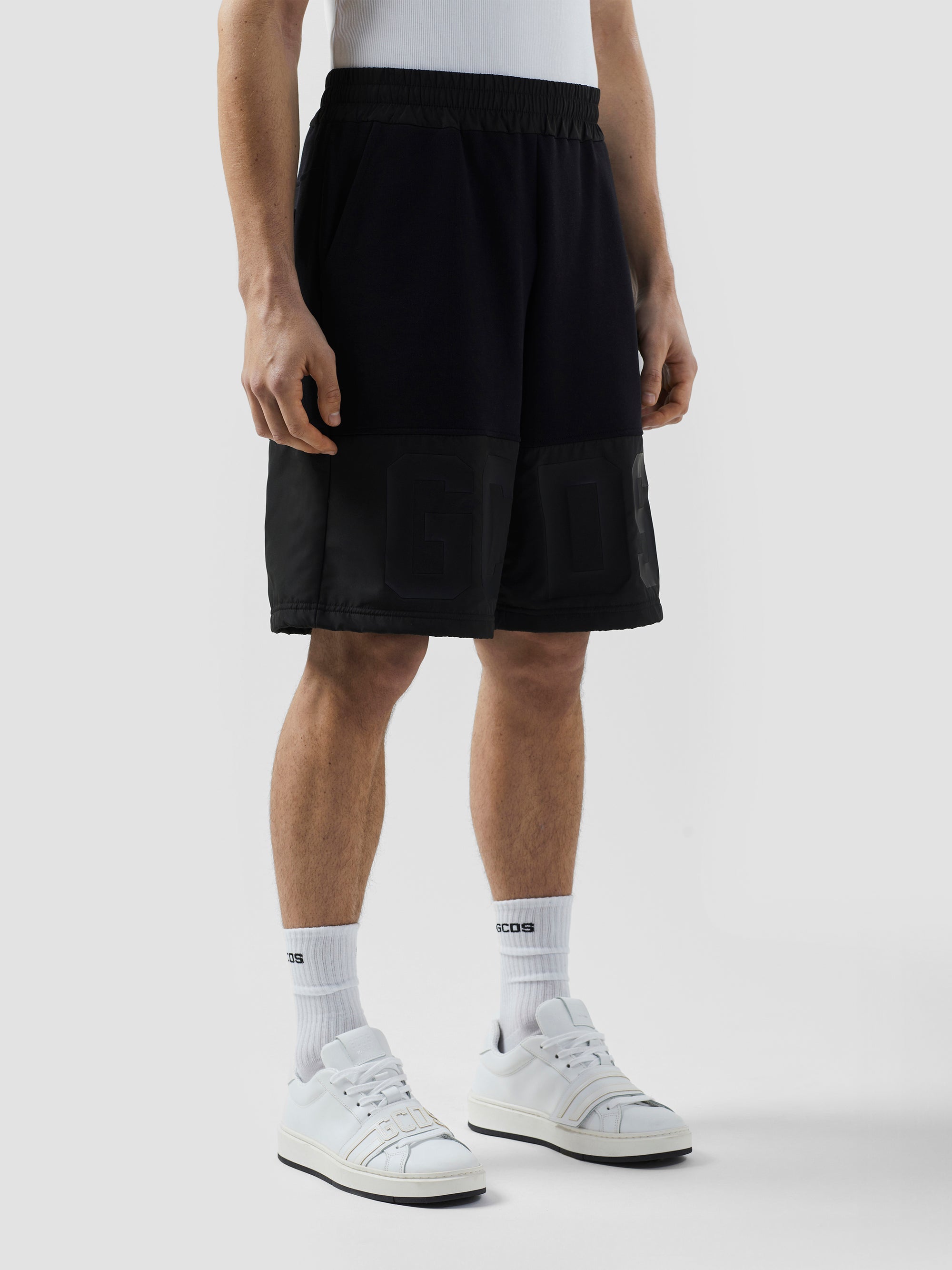 GCDS - ברמודה B1XM3102JI1 99 BLACK LOGO NYLON