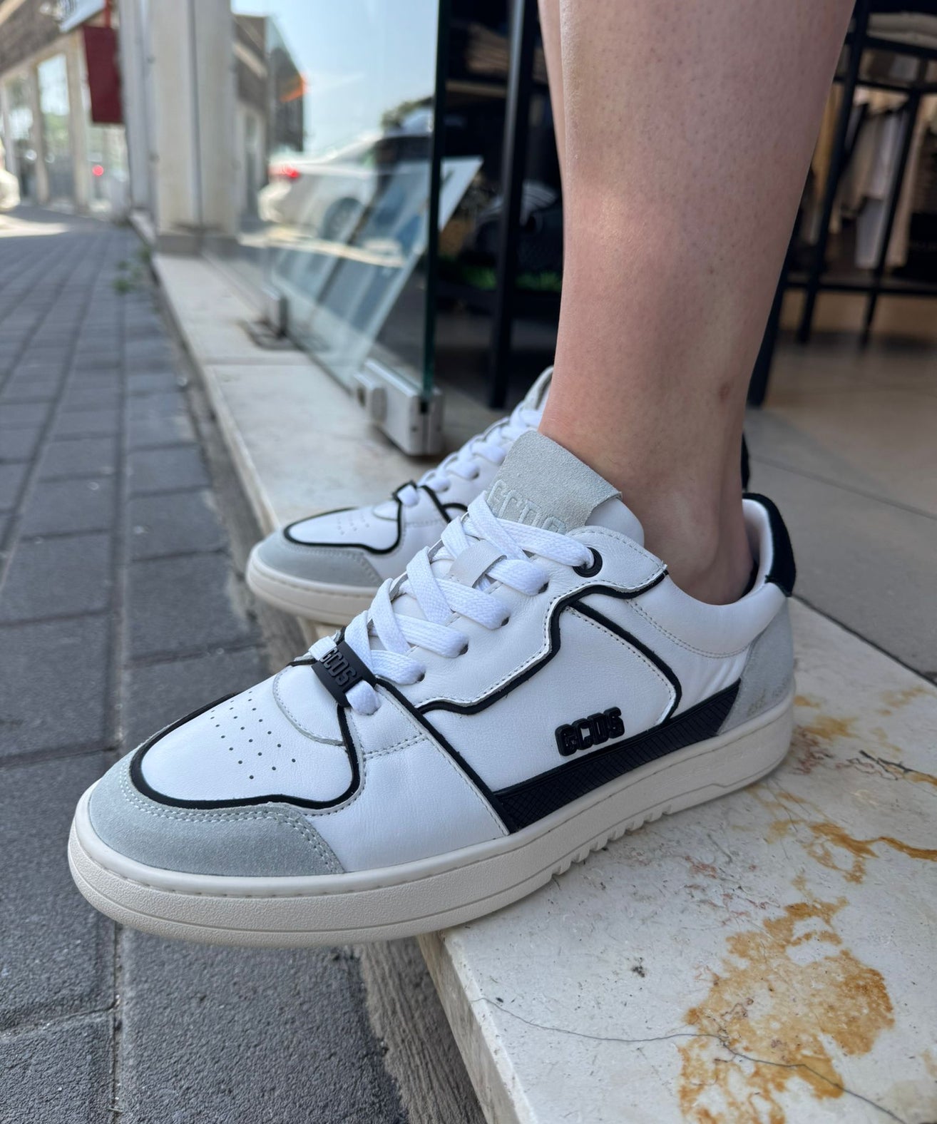 GCDS - סניקרס GC251MF02-101 WHITE/BLACK