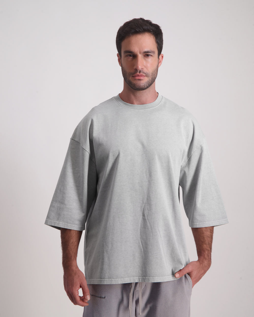 THIRTY DEGREES - 30FW26-10  3/4 טי אוברסייז Mugzam 05 Tee New
