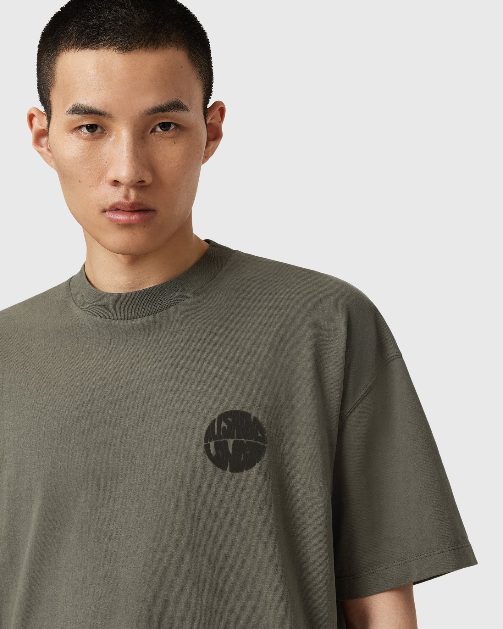 אולסיינטס - אוברסייז שרוול קצר M016JD