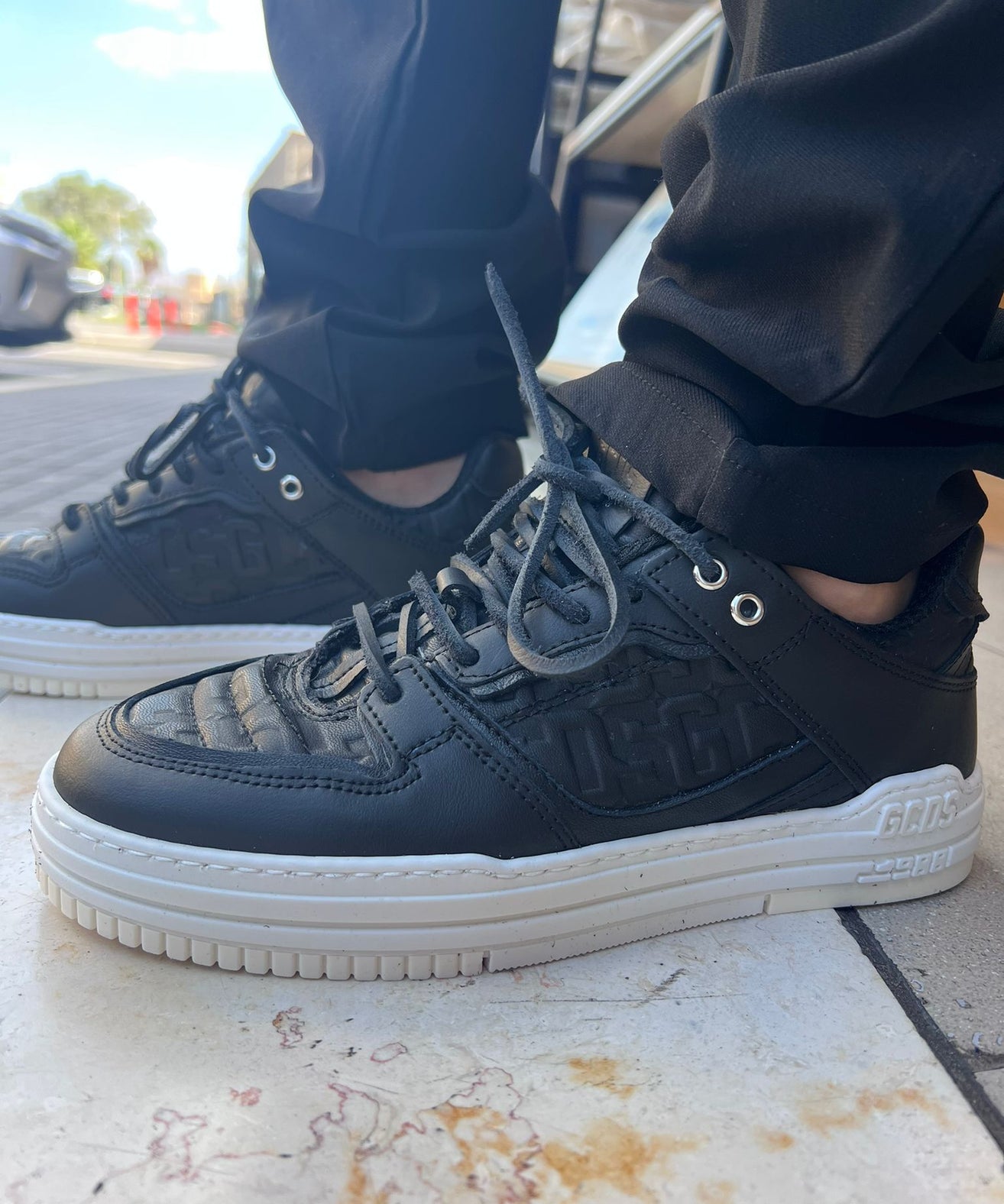 GCDS - סניקרס GCU1004-001 BLACK