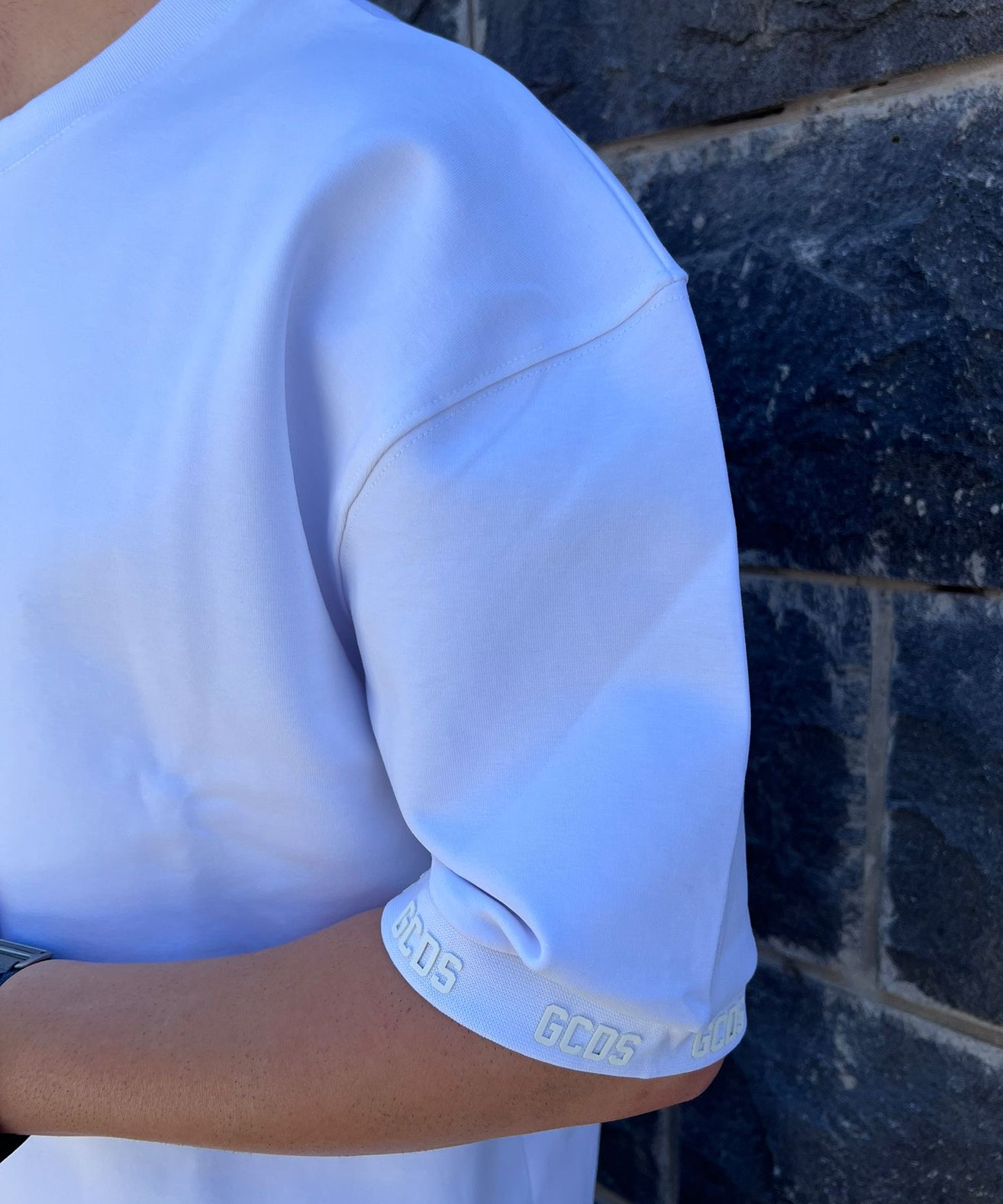 GCDS - חולצה טי אוברסייז בד מרצרייז GC252MT32-100 לבן