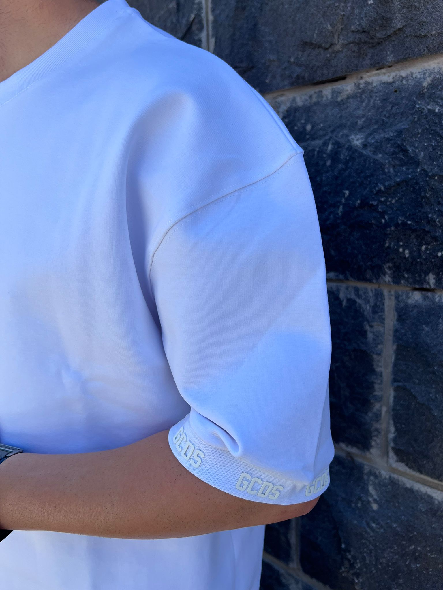 GCDS - חולצה טי אוברסייז בד מרצרייז GC252MT32-100 לבן