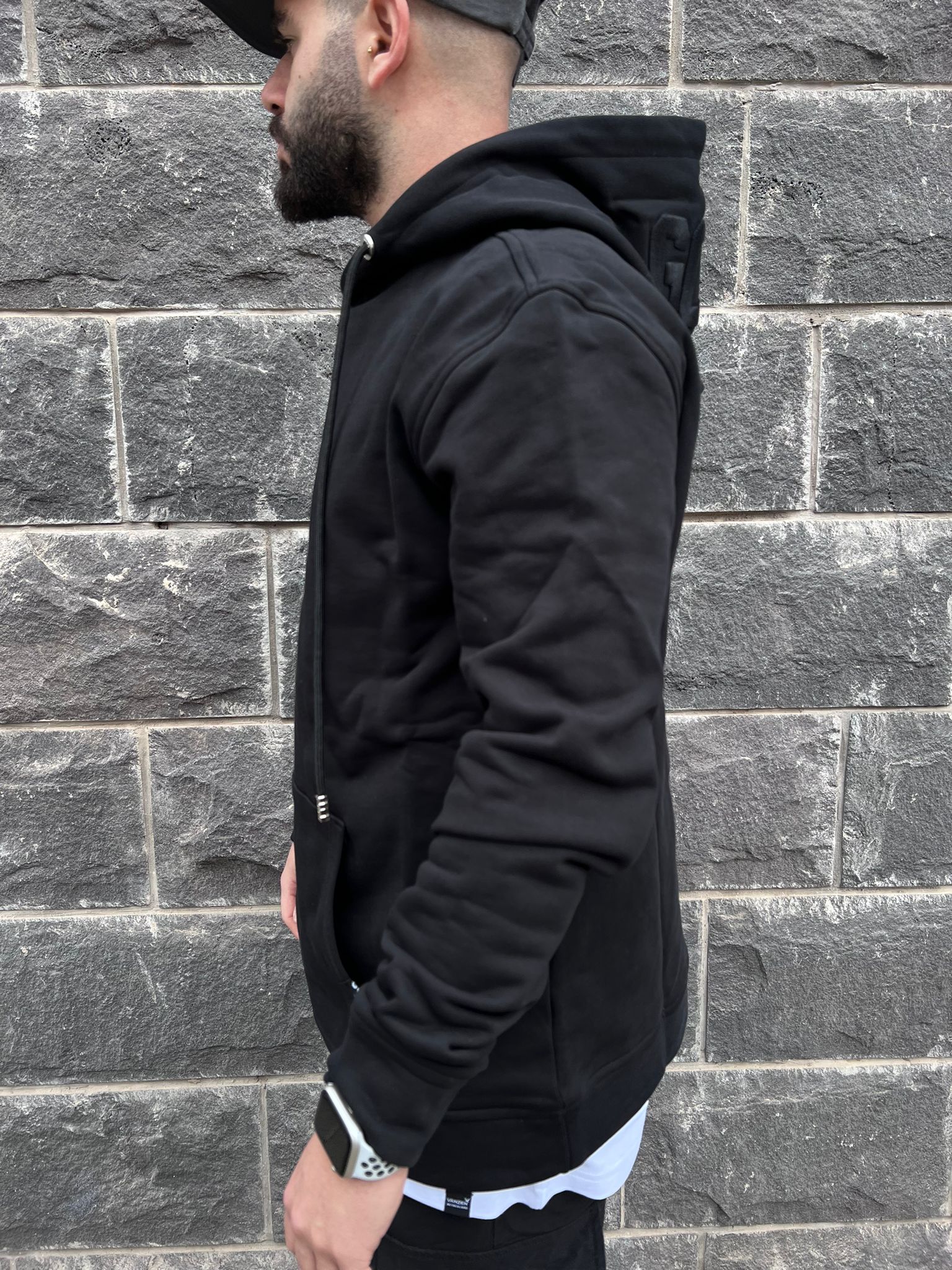 GCDS - קפוצ'יון-MH01 100% COTTON בצבע שחור