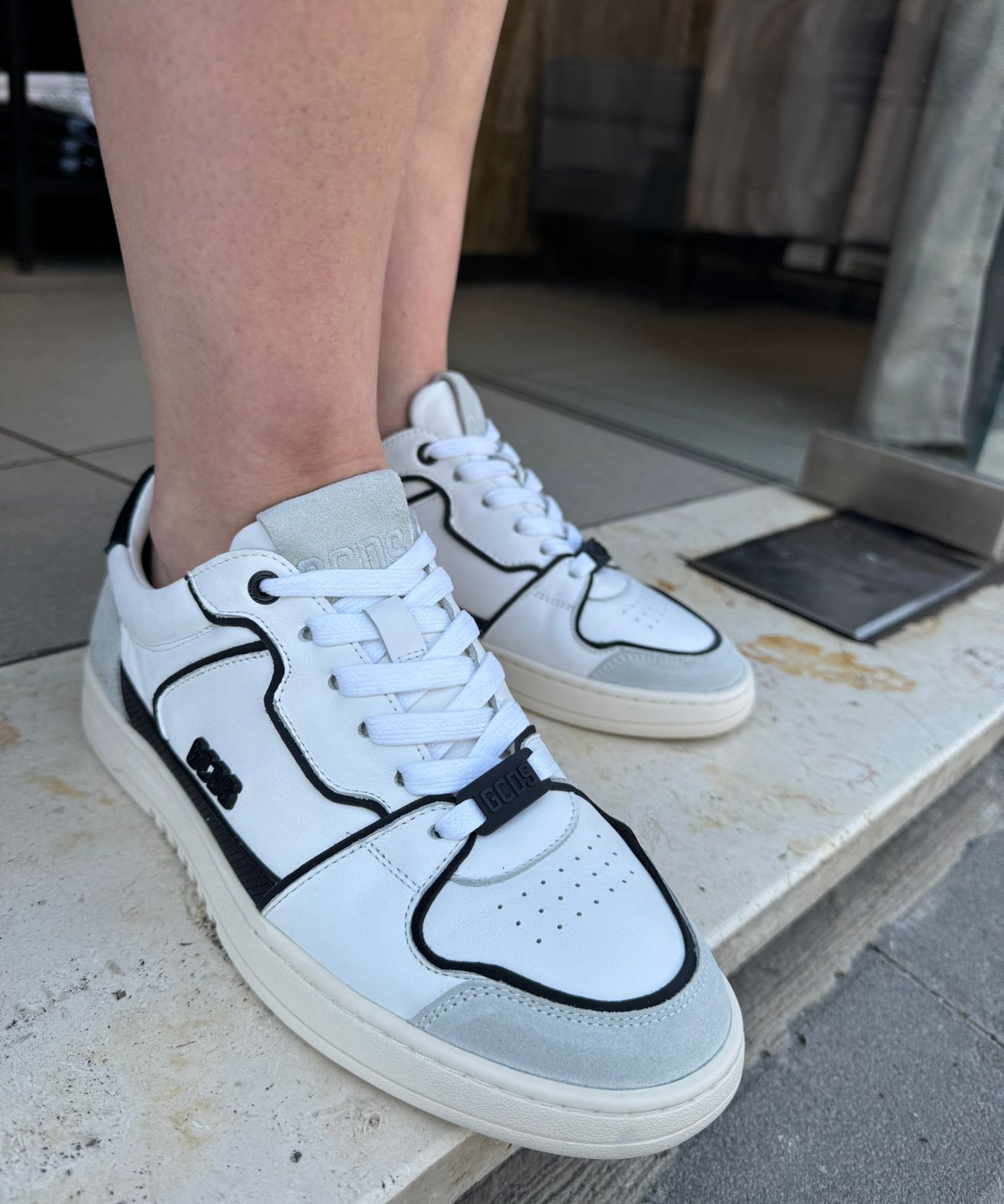 GCDS - סניקרס GC251MF02-101 WHITE/BLACK