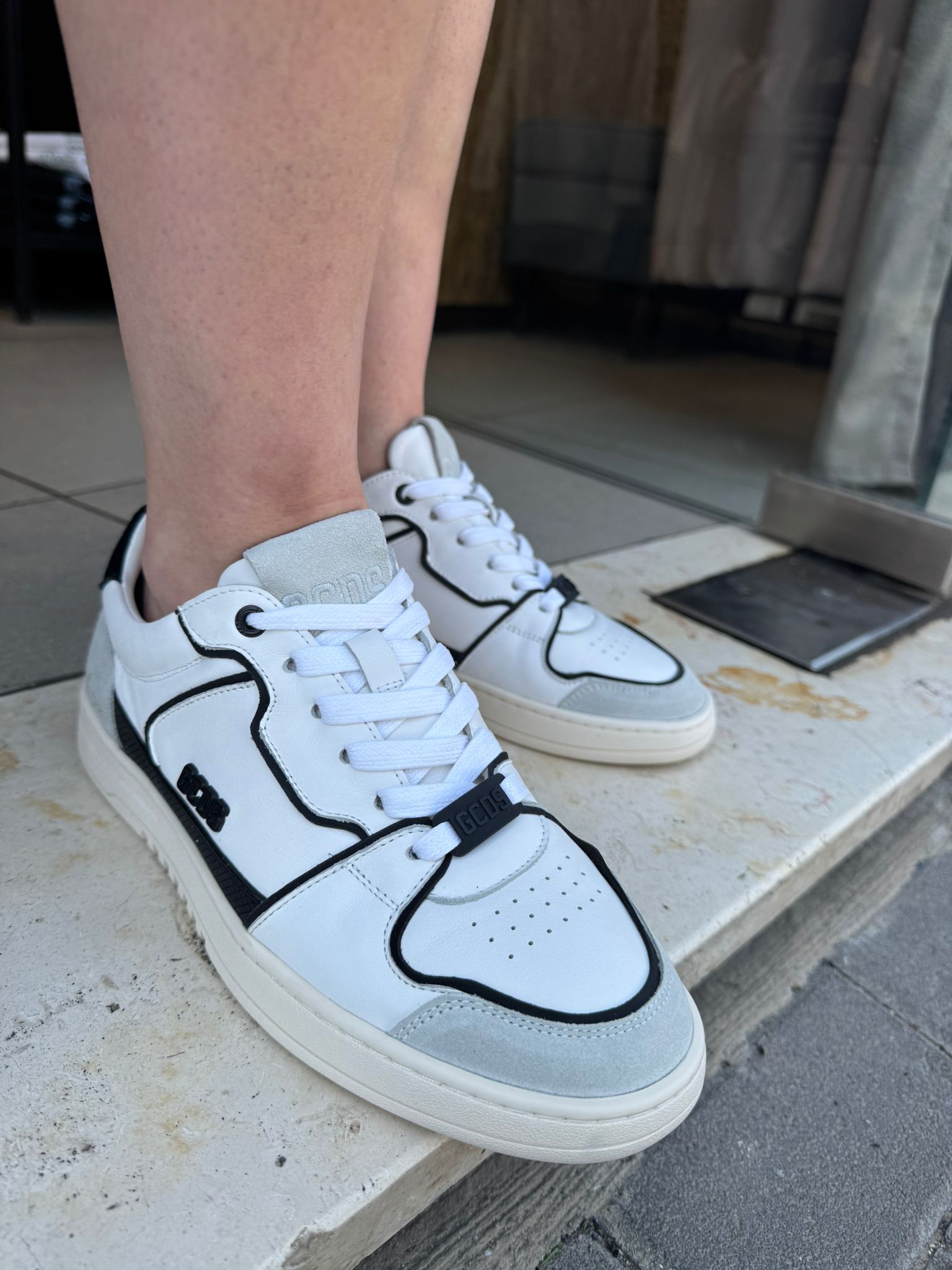 GCDS - סניקרס GC251MF02-101 WHITE/BLACK