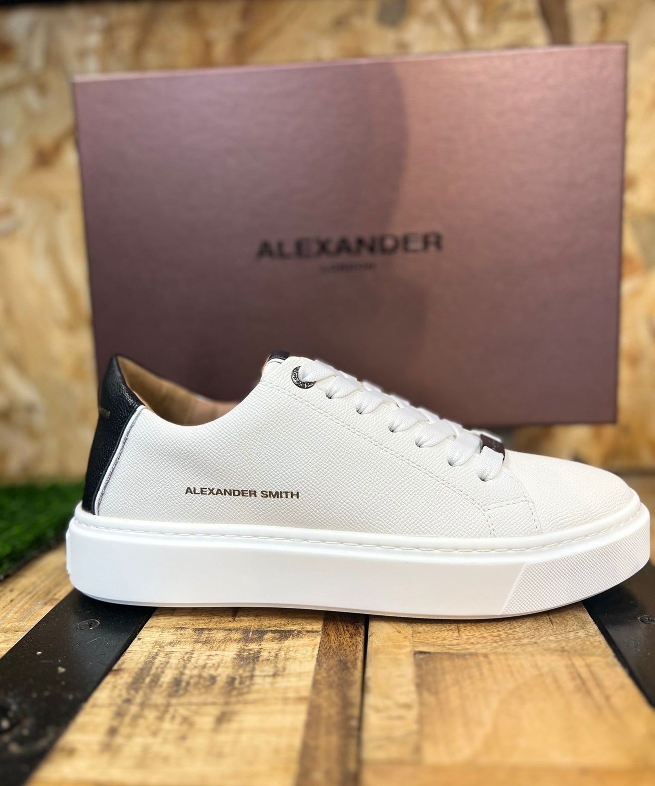 ALEXANDER SMITH - סניקרס עור LONDON MAN LDM 9066 WHITE BLACK