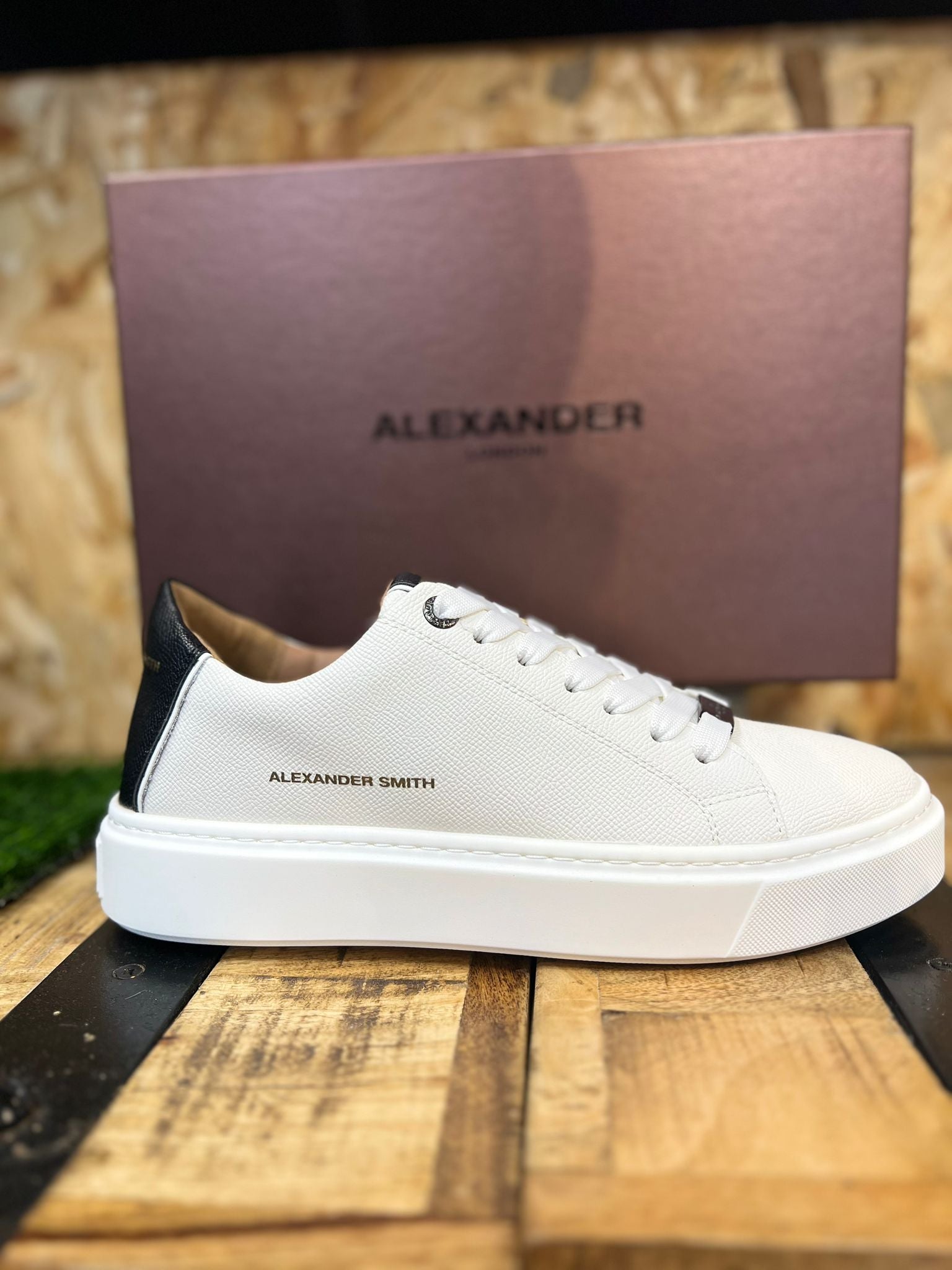 ALEXANDER SMITH - סניקרס עור LONDON MAN LDM 9066 WHITE BLACK