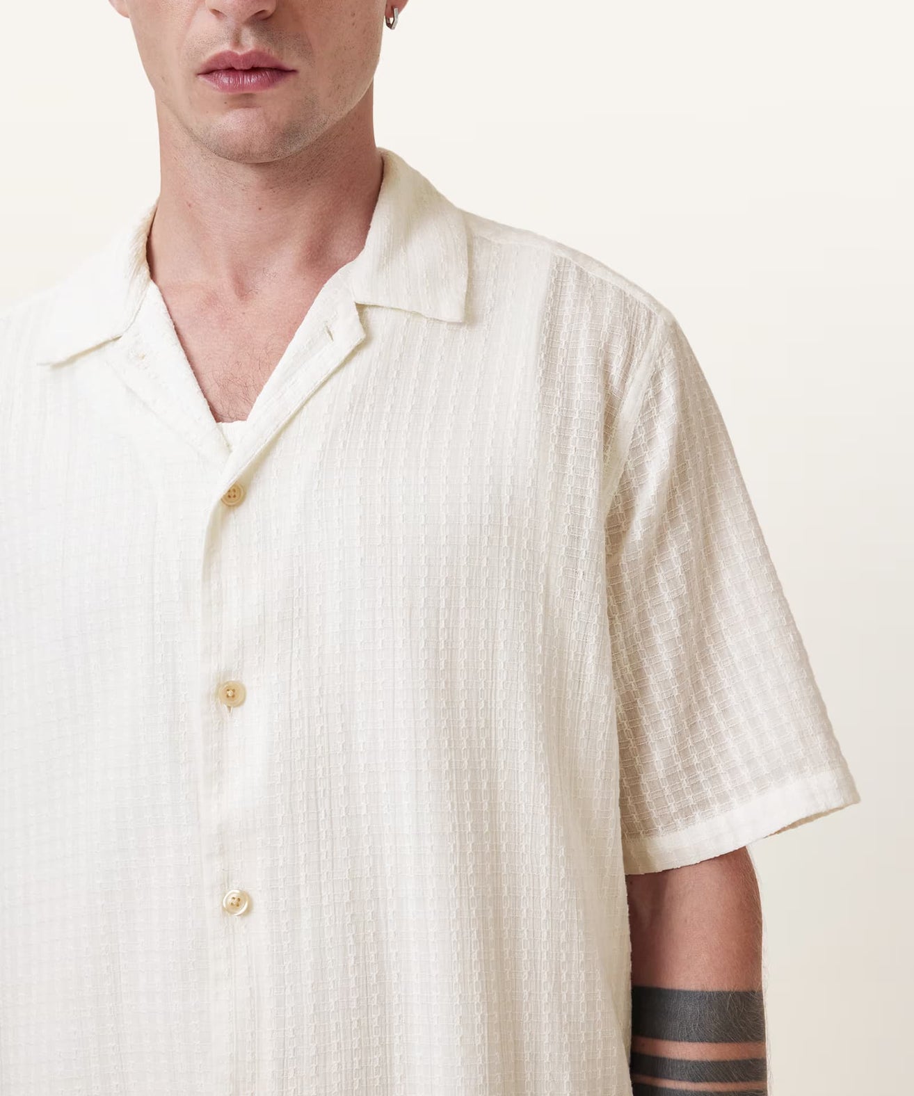 אולסיינטס - מכופתרת M102SC White