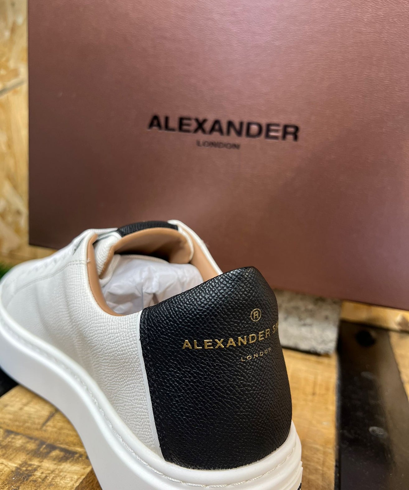 ALEXANDER SMITH - סניקרס עור LONDON MAN LDM 9066 WHITE BLACK