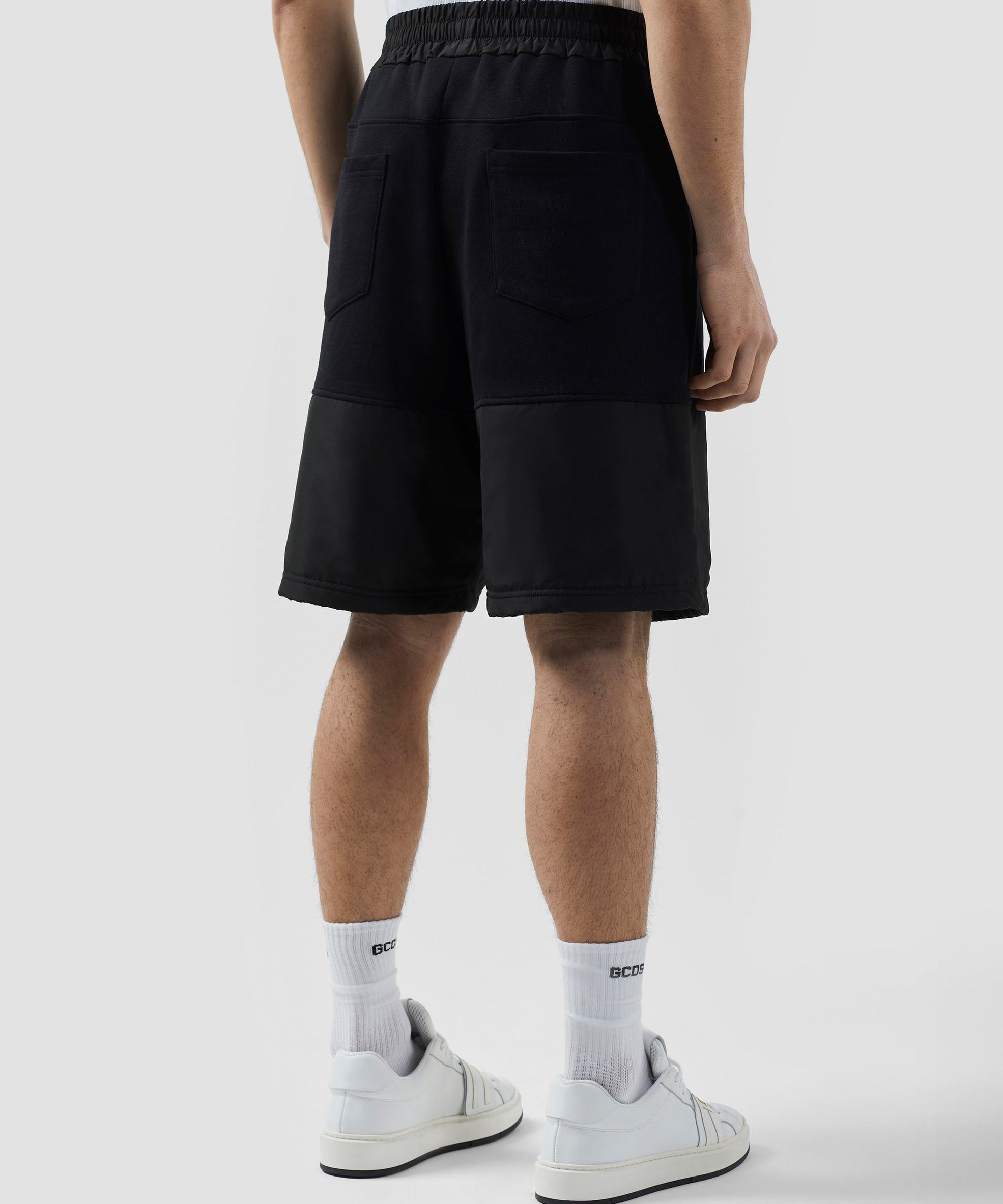 GCDS - ברמודה B1XM3102JI1 99 BLACK LOGO NYLON