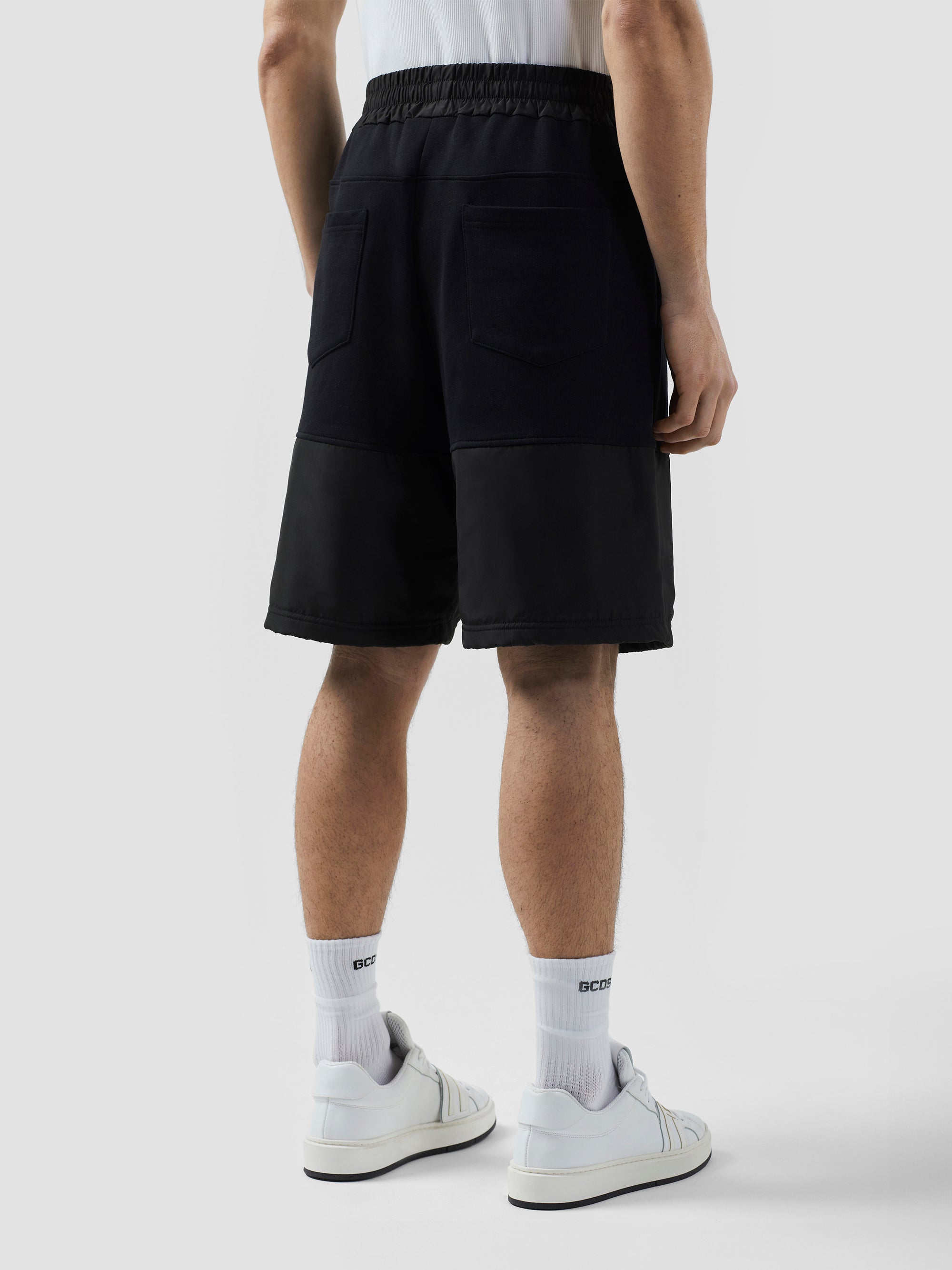 GCDS - ברמודה B1XM3102JI1 99 BLACK LOGO NYLON