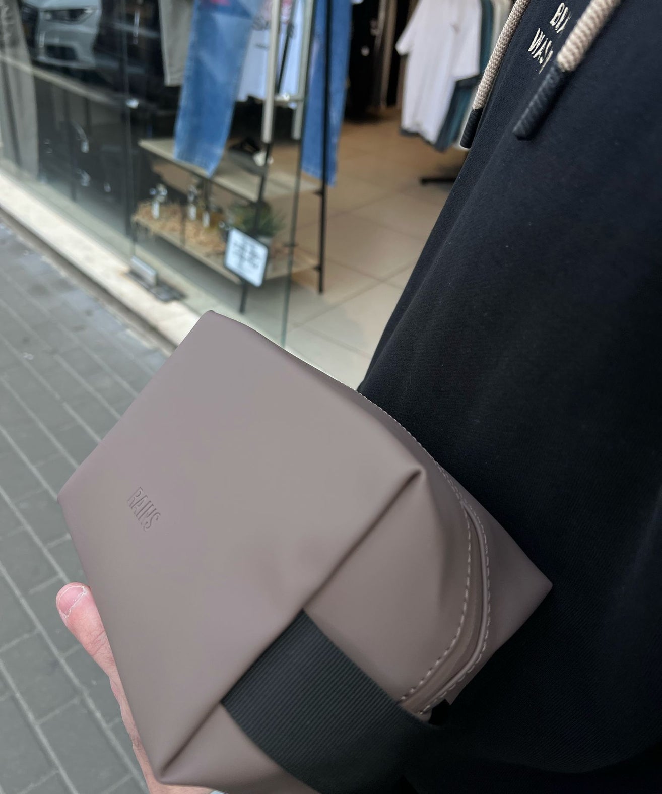 ריינס - RAINS תיק יד עמיד במים 15580 Shade