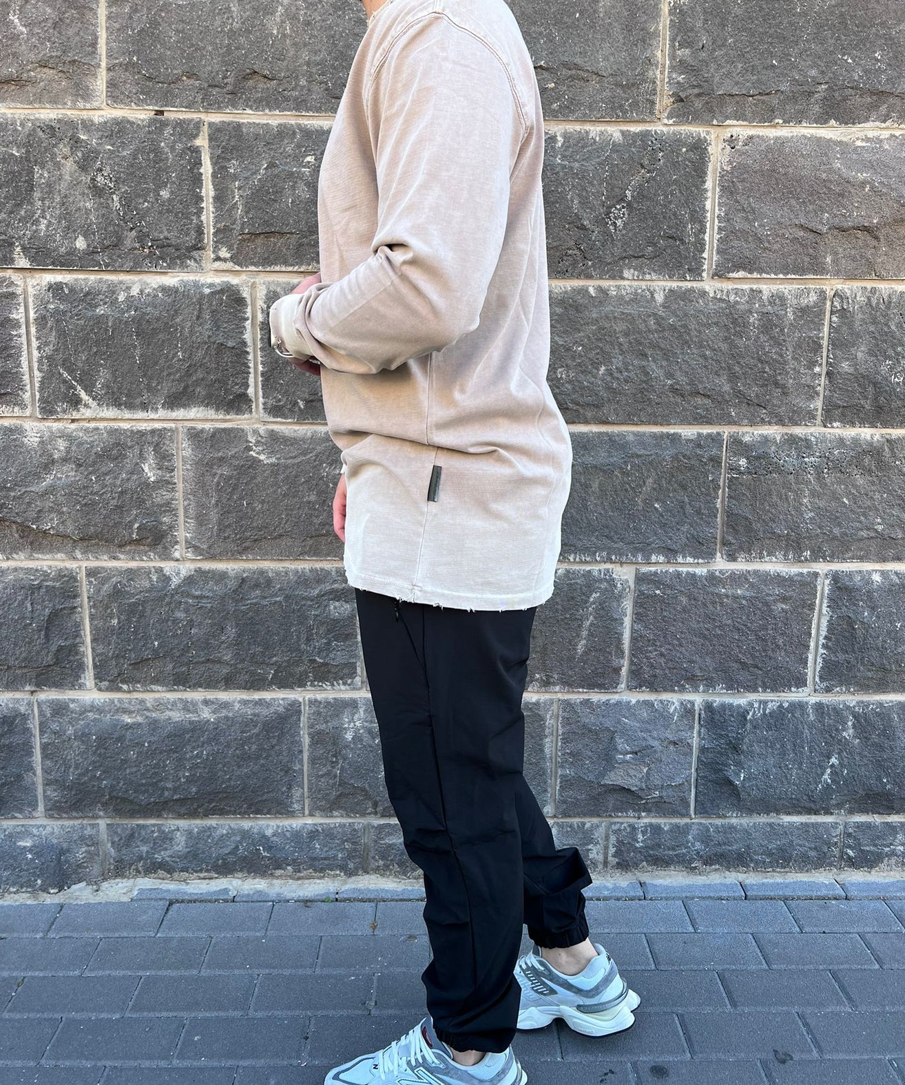 דה לוקה - טי וואש אוברסייז שרוול ארוך בצבע בז' 7100 03