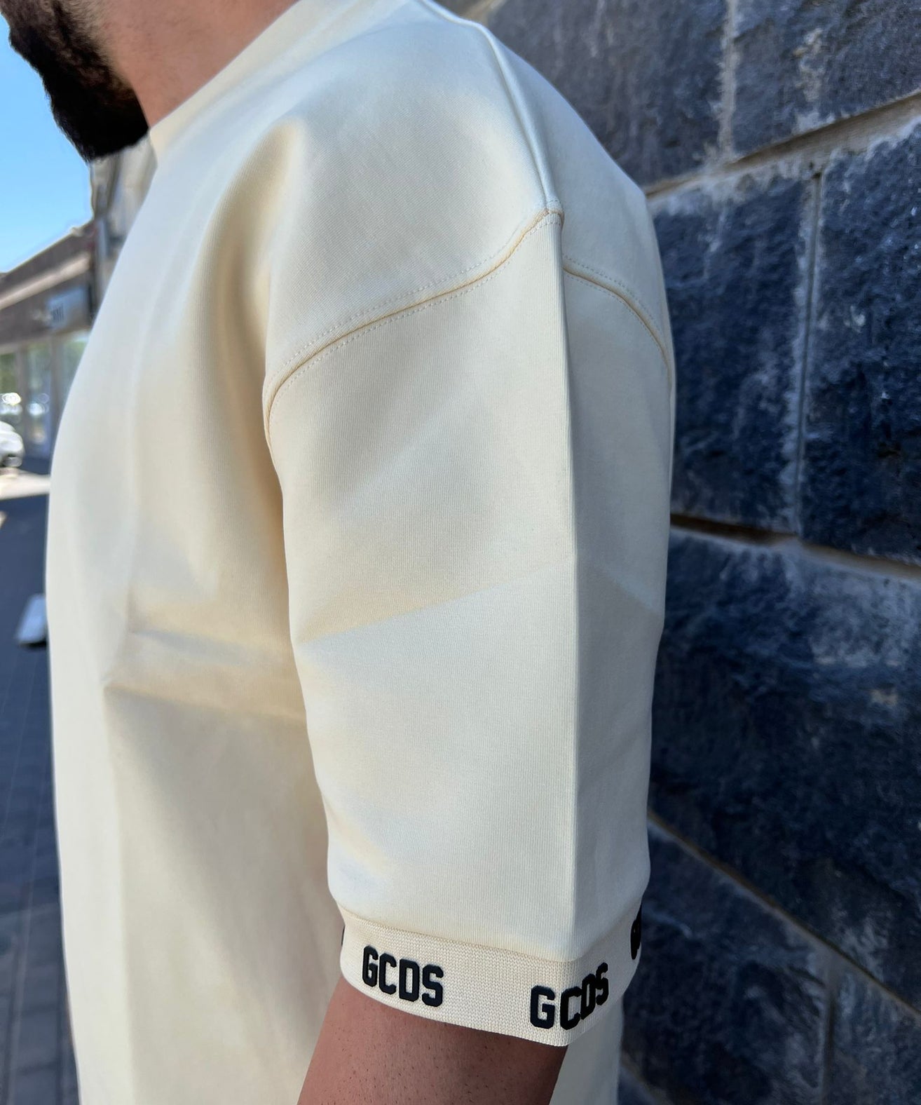 GCDS - חולצה טי אוברסייז בד מרצרייז GC252MT32-136 שמנת