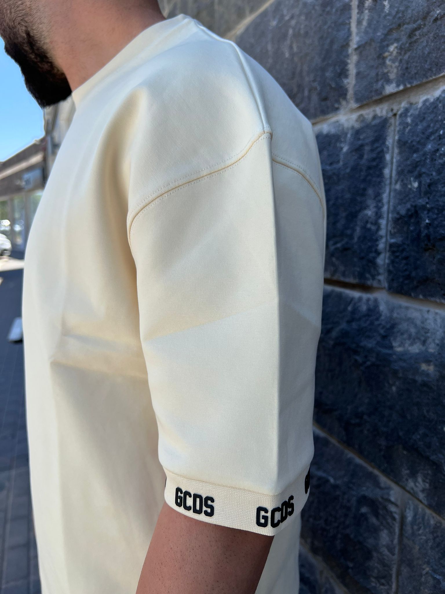 GCDS - חולצה טי אוברסייז בד מרצרייז GC252MT32-136 שמנת