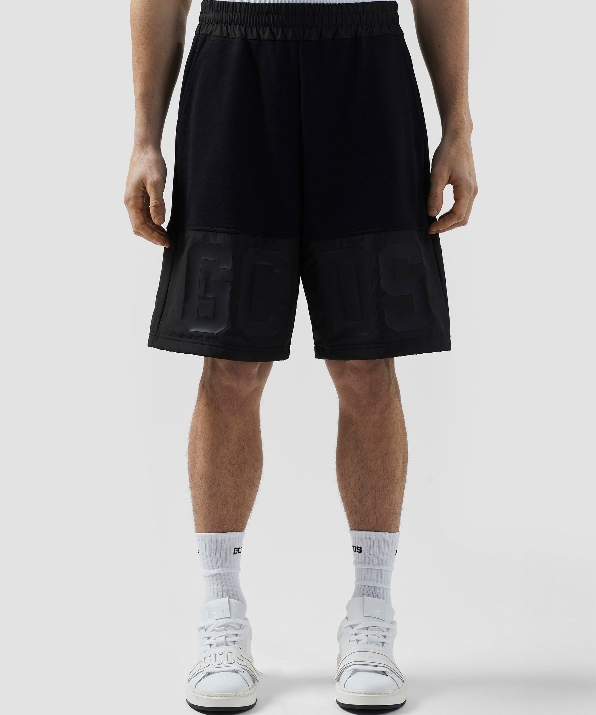 GCDS - ברמודה B1XM3102JI1 99 BLACK LOGO NYLON