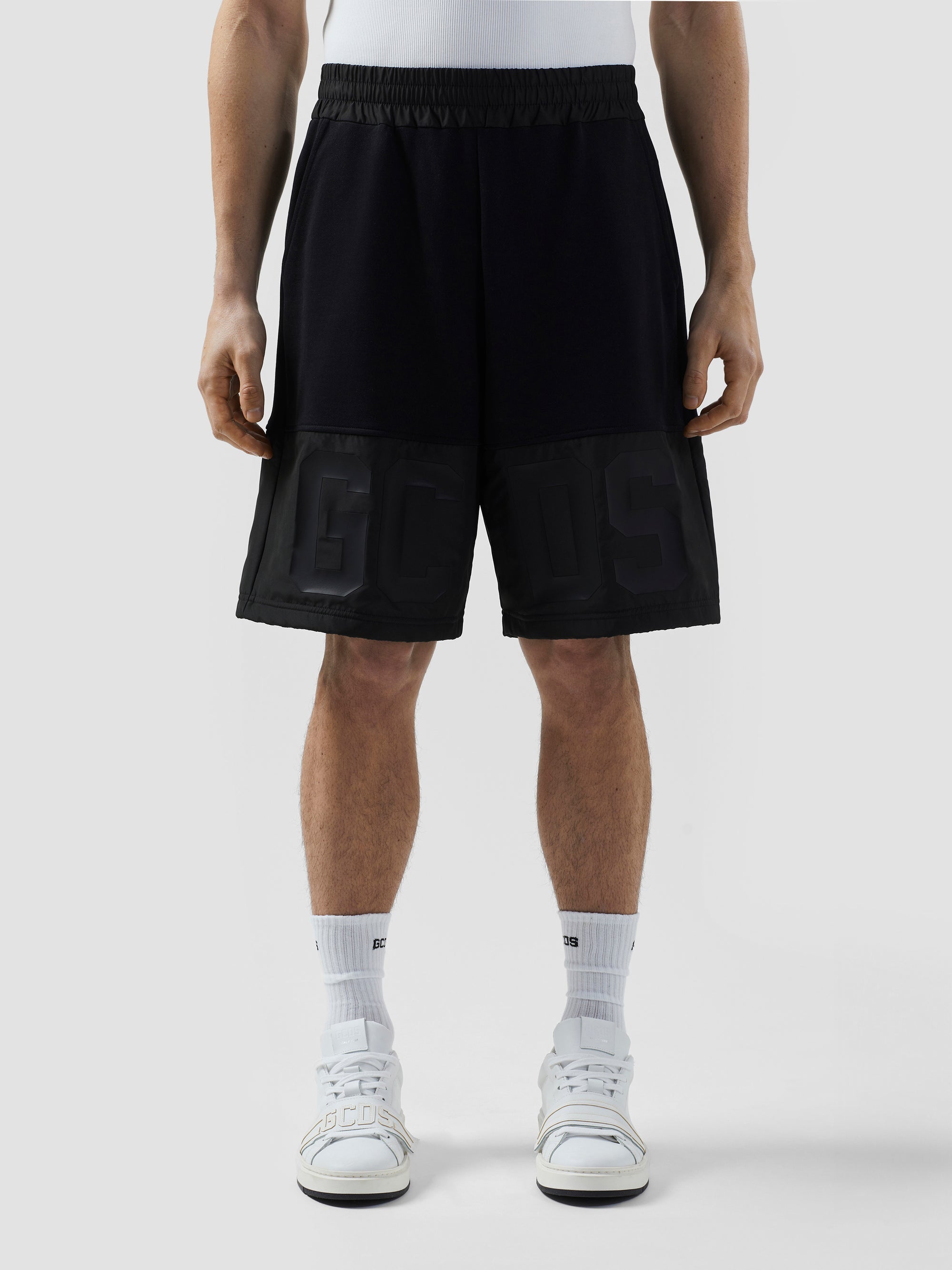 GCDS - ברמודה B1XM3102JI1 99 BLACK LOGO NYLON