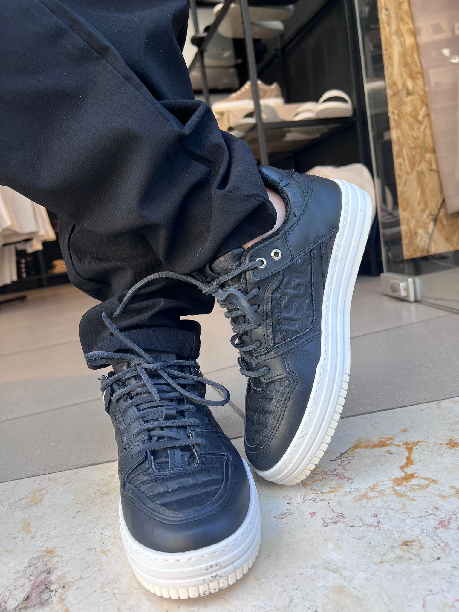 GCDS - סניקרס GCU1004-001 BLACK