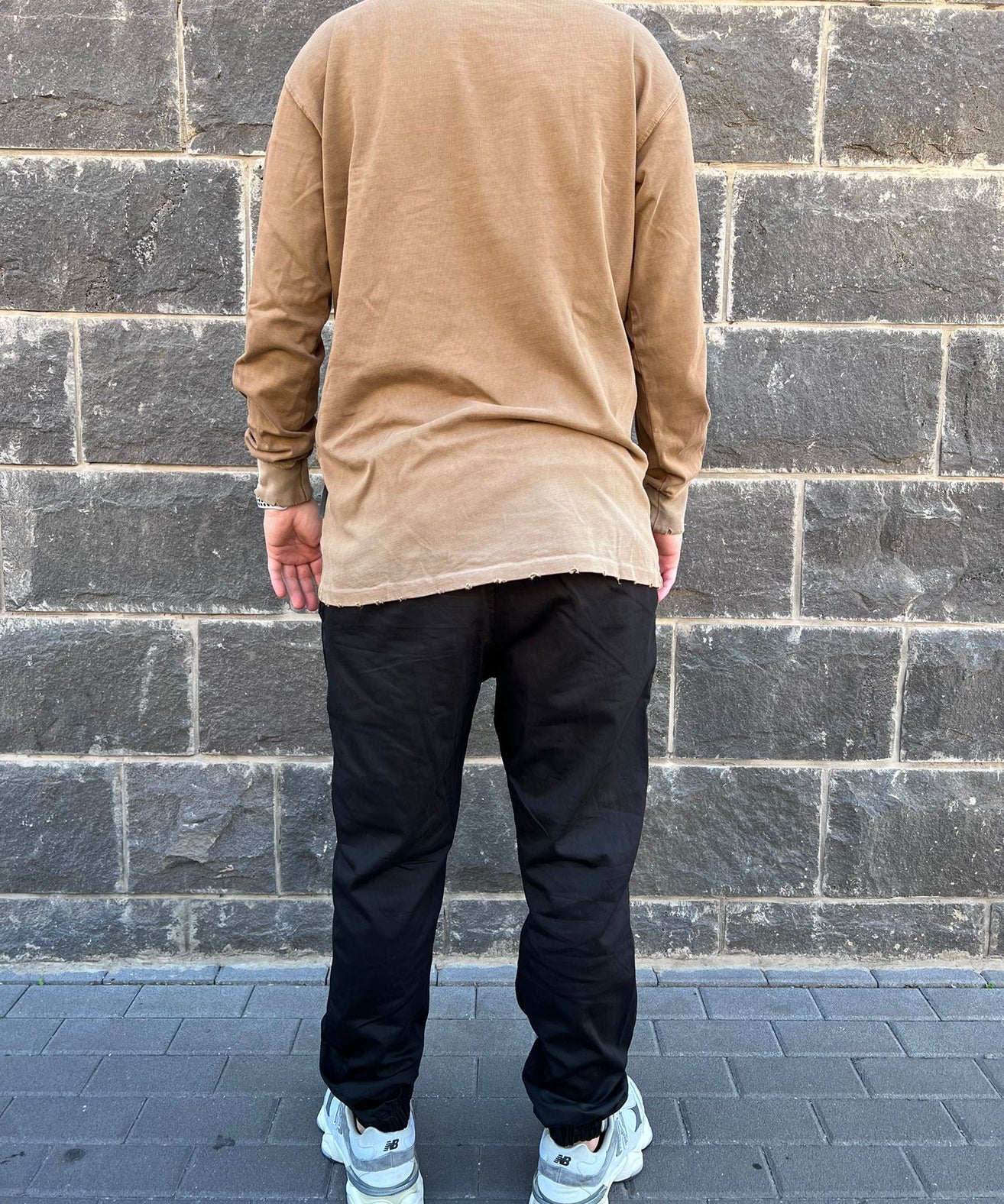 דה לוקה - טי וואש אוברסייז שרוול ארוך בצבע חום 7100 01