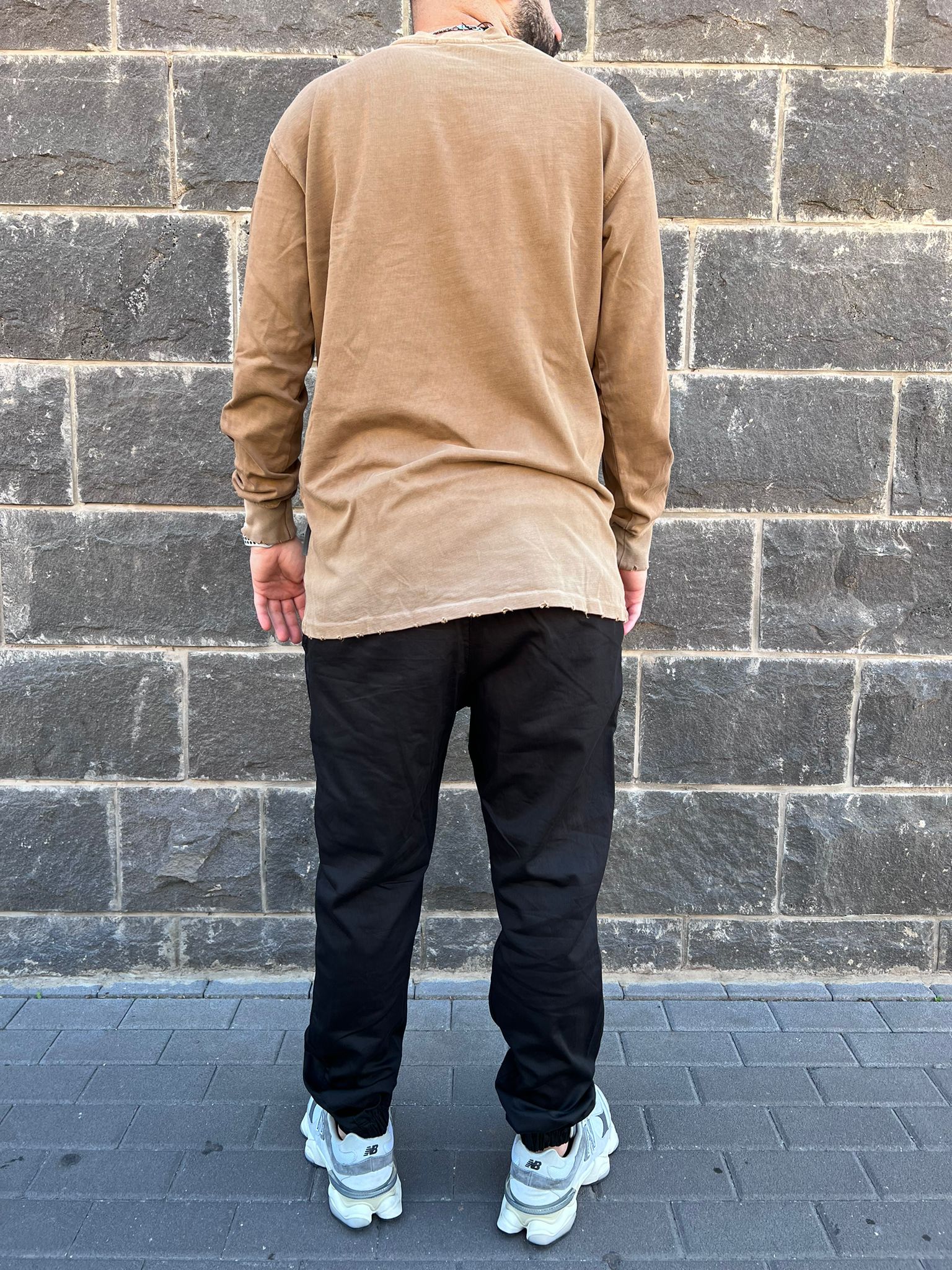 דה לוקה - טי וואש אוברסייז שרוול ארוך בצבע חום 7100 01