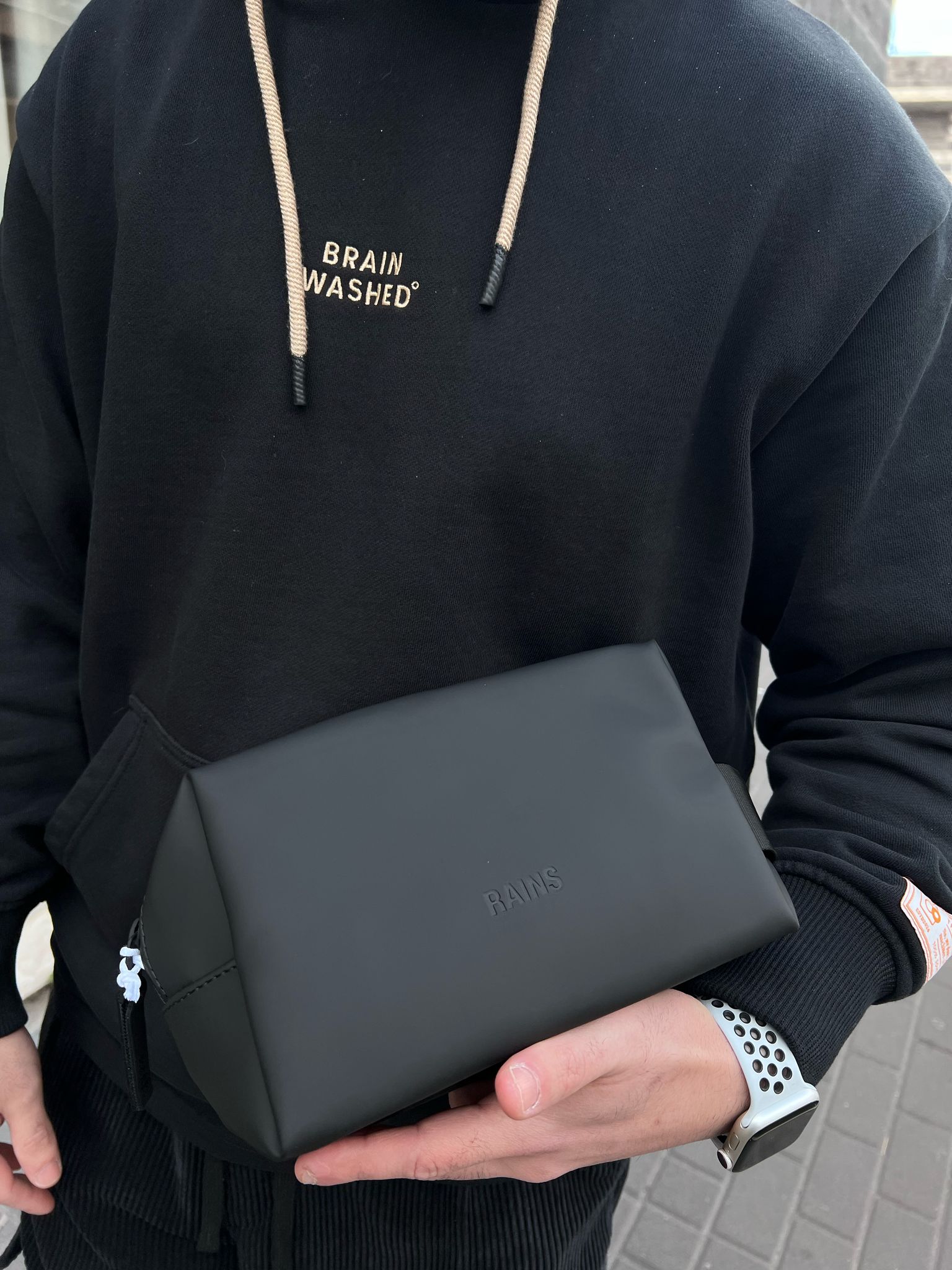 ריינס - RAINS תיק יד עמיד במים 15580 Black