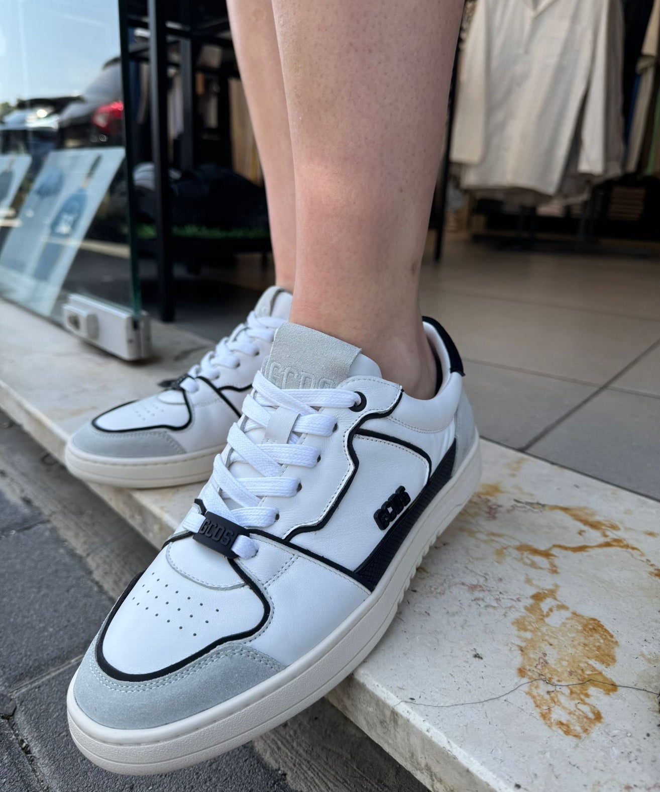 GCDS - סניקרס GC251MF02-101 WHITE/BLACK