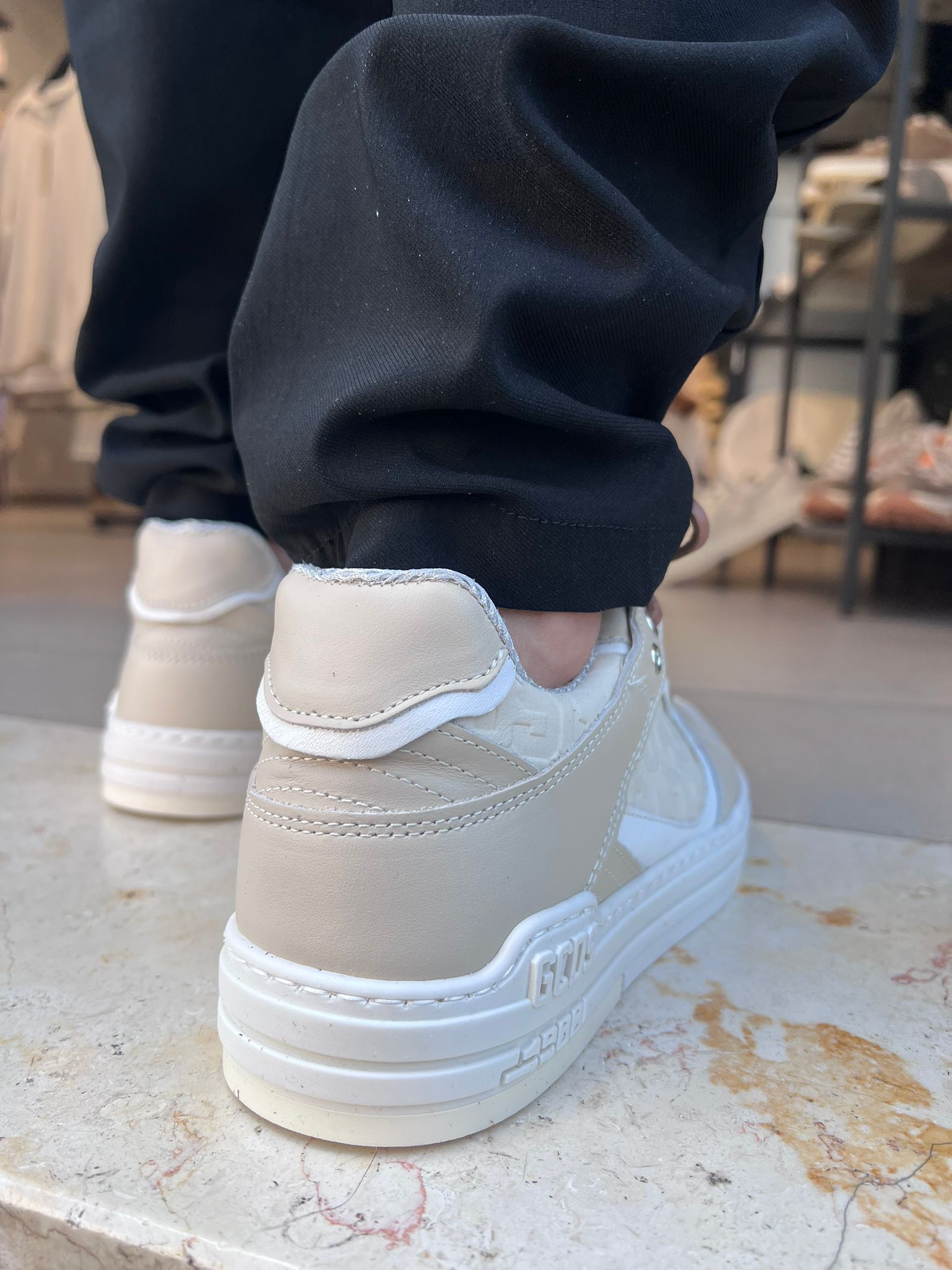 GCDS - סניקרס GCU1004-014 BEIGE