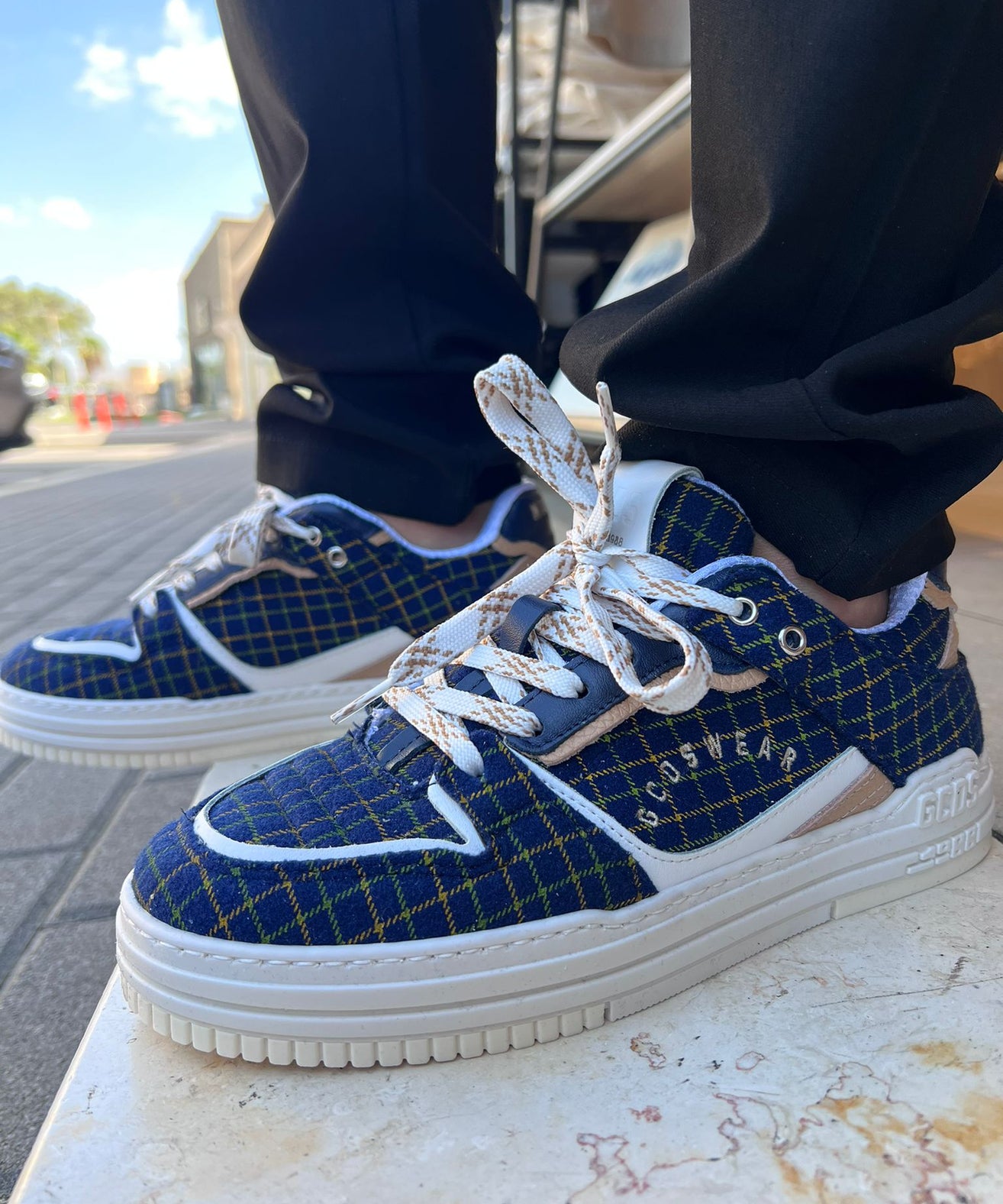 GCDS - סניקרס GCU1007-457 TARTAN-BLUE-BEIG