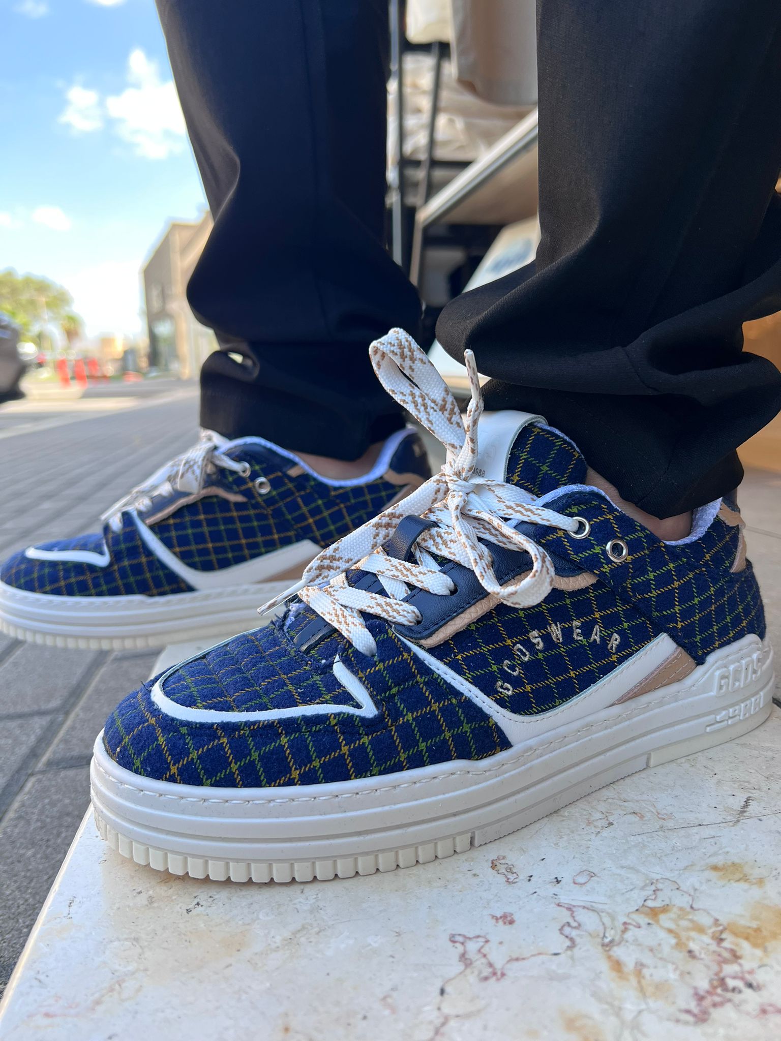 GCDS - סניקרס GCU1007-457 TARTAN-BLUE-BEIG