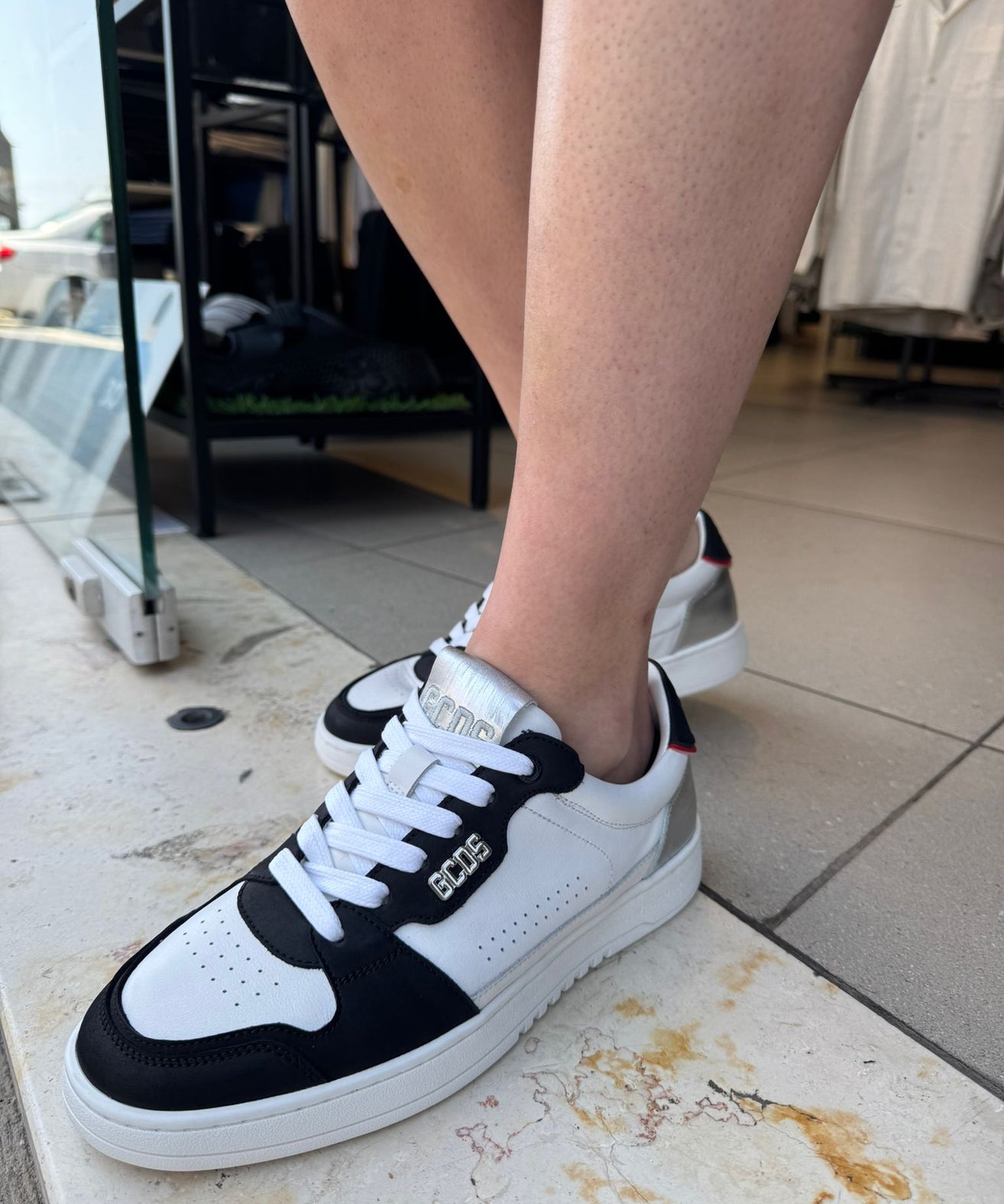 GCDS - סניקרס GC251MF02-110 WHITE/SILVER