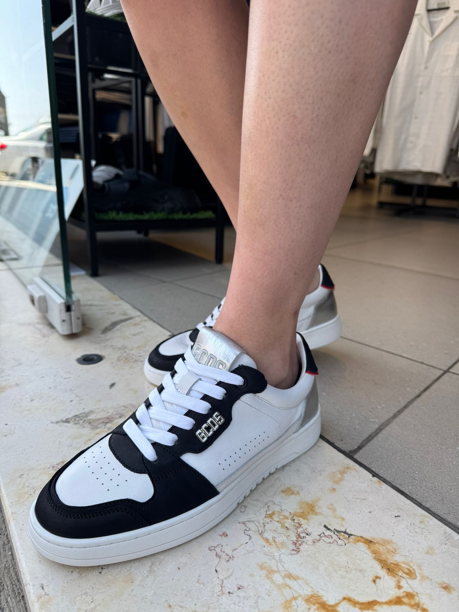 GCDS - סניקרס GC251MF02-110 WHITE/SILVER