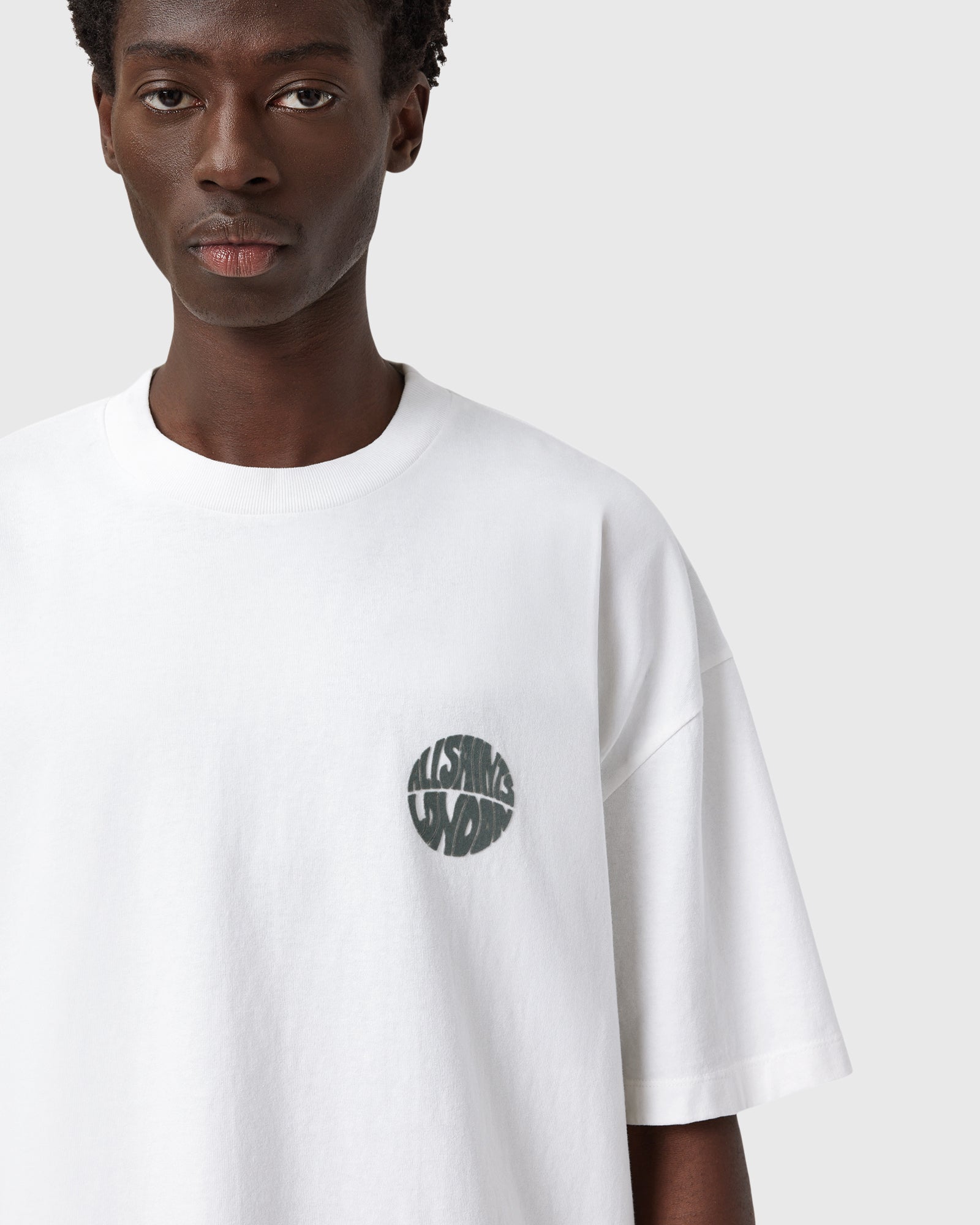 אולסיינטס - אוברסייז שרוול קצר M016JD