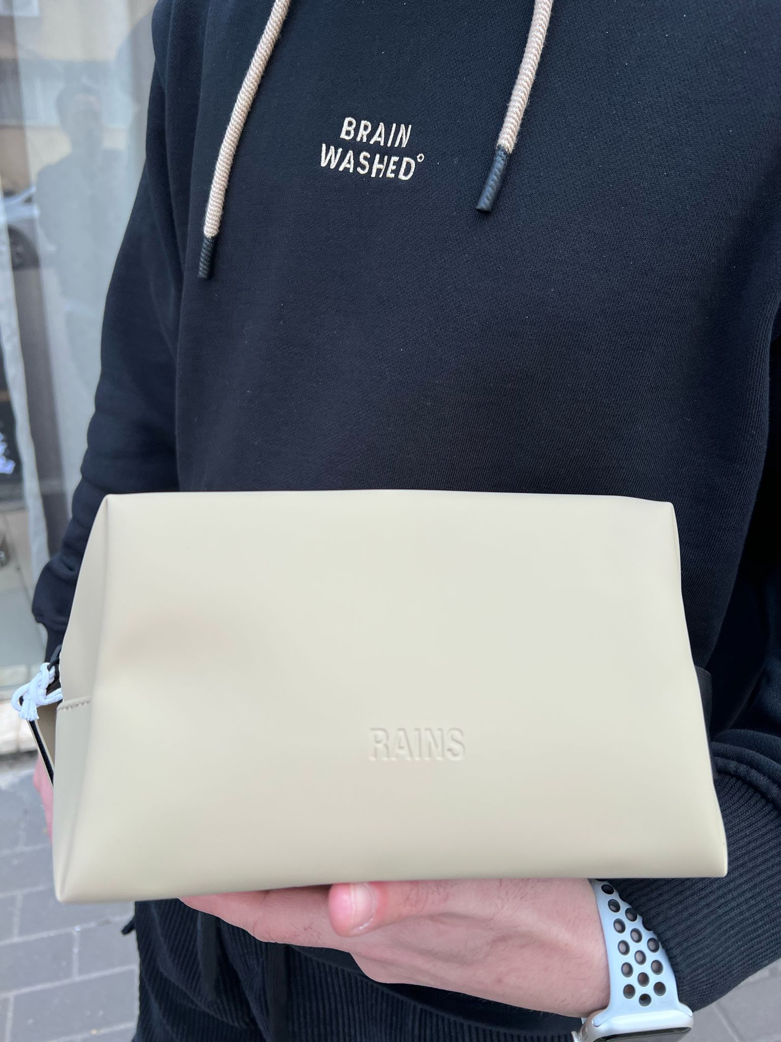 ריינס - RAINS תיק יד עמיד במים 15580 Dune