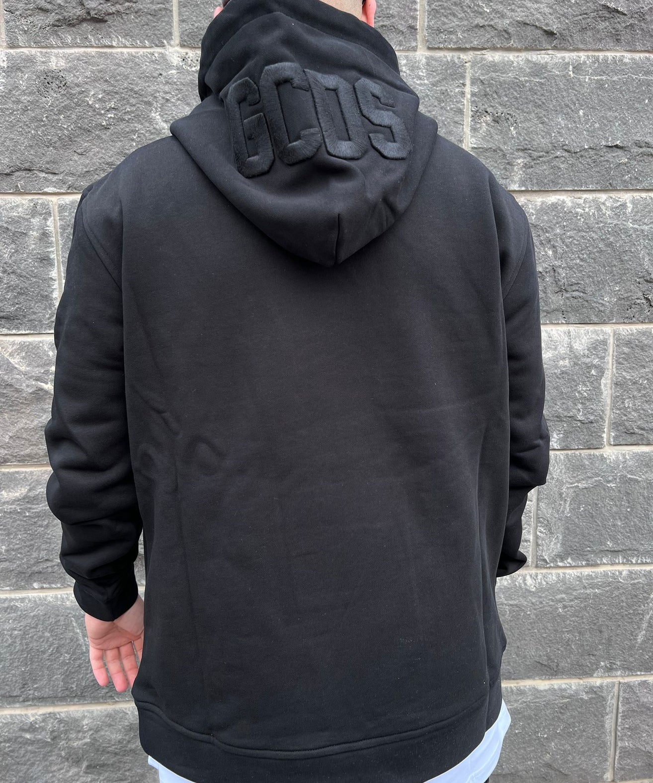 GCDS - קפוצ'יון-MH01 100% COTTON בצבע שחור