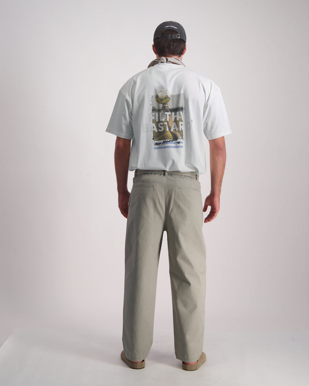 THIRTY DEGREES - 30FW26-23 טי אוברסייז Hand Of God Tee