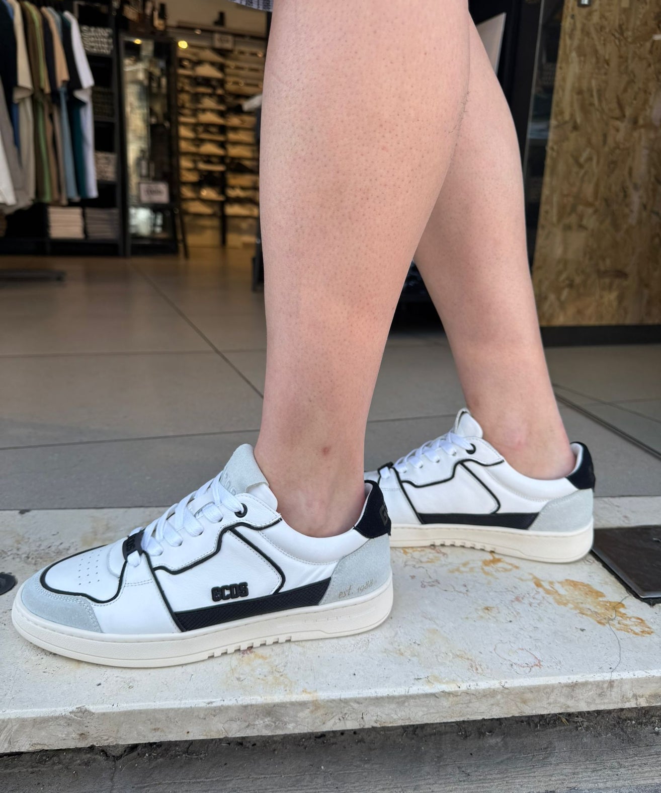 GCDS - סניקרס GC251MF02-101 WHITE/BLACK