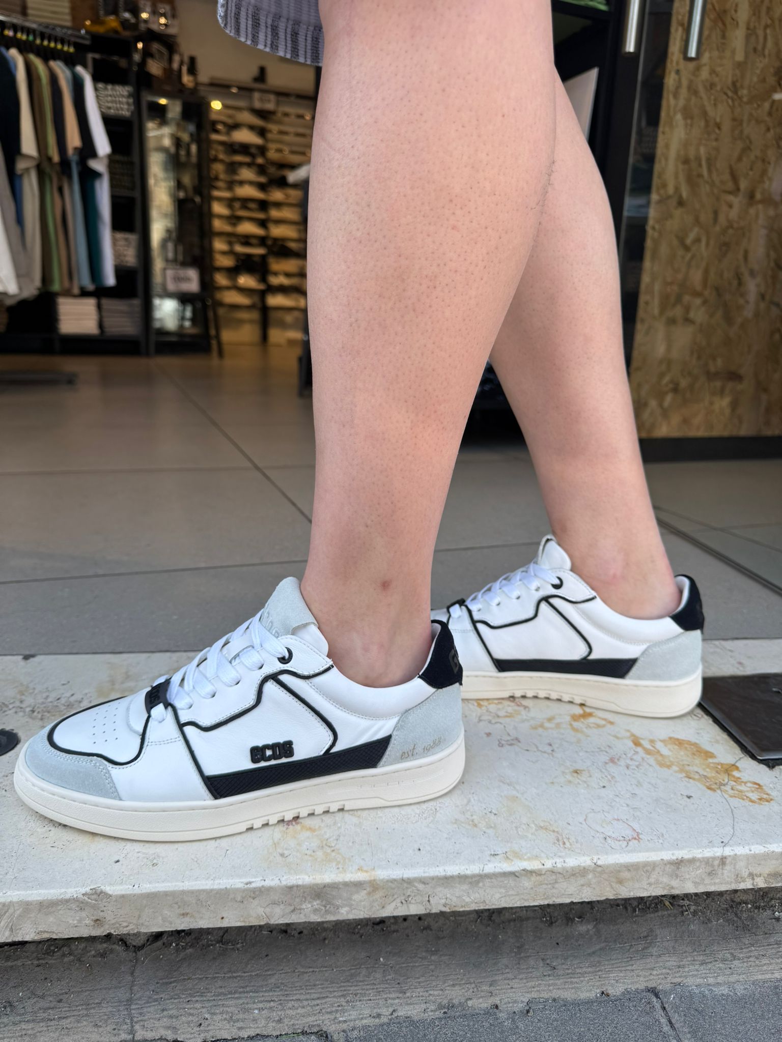 GCDS - סניקרס GC251MF02-101 WHITE/BLACK