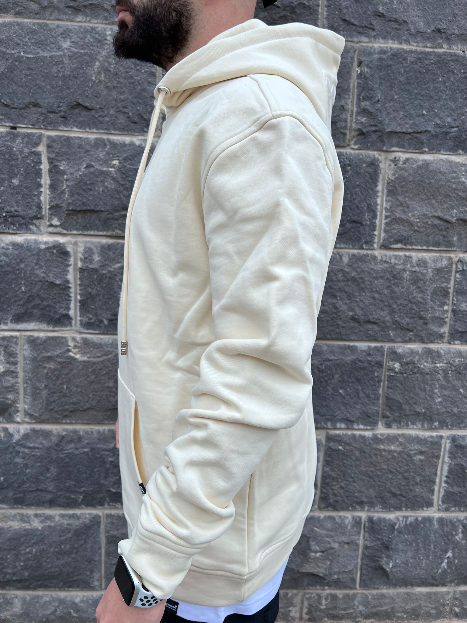 GCDS - קפוצ'יון-MH01 100% COTTON בצבע שמנת