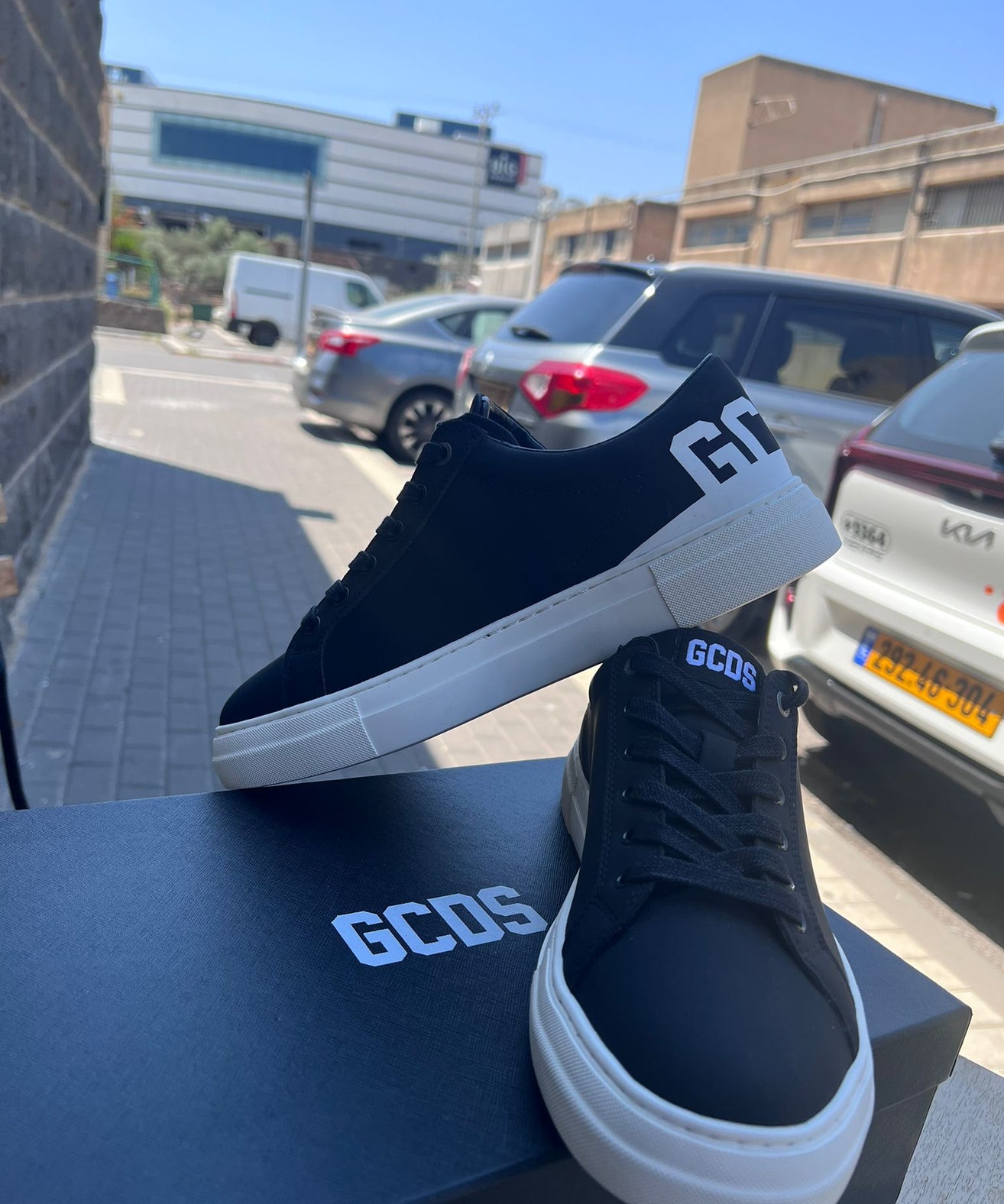 GCDS - סניקרס GC242MF05 010 BLACK  MEN SHOES LEATHER